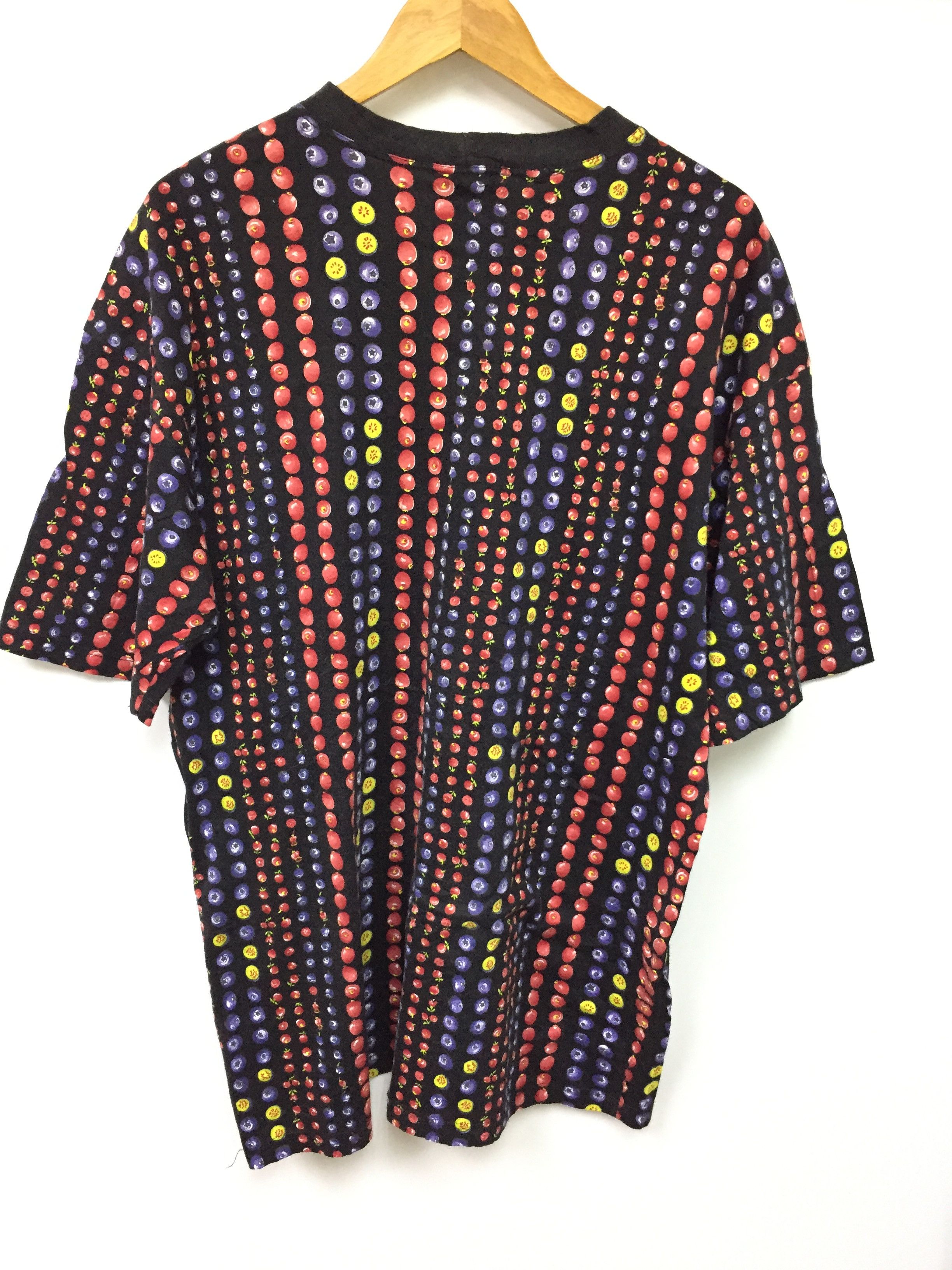 Versace Jeans Couture 90's VERSACE Fruit Full Print tee Size US XL / EU 56 / 4 - 5 Thumbnail