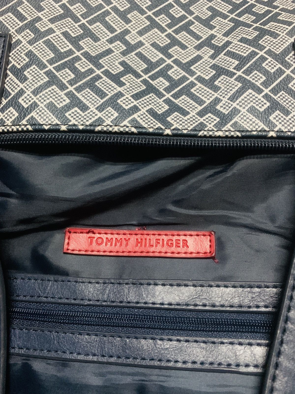 Tommy Hilfiger TOMMY HILFIGER TH MONOGRAM HANDBAG Size ONE SIZE - 6 Thumbnail