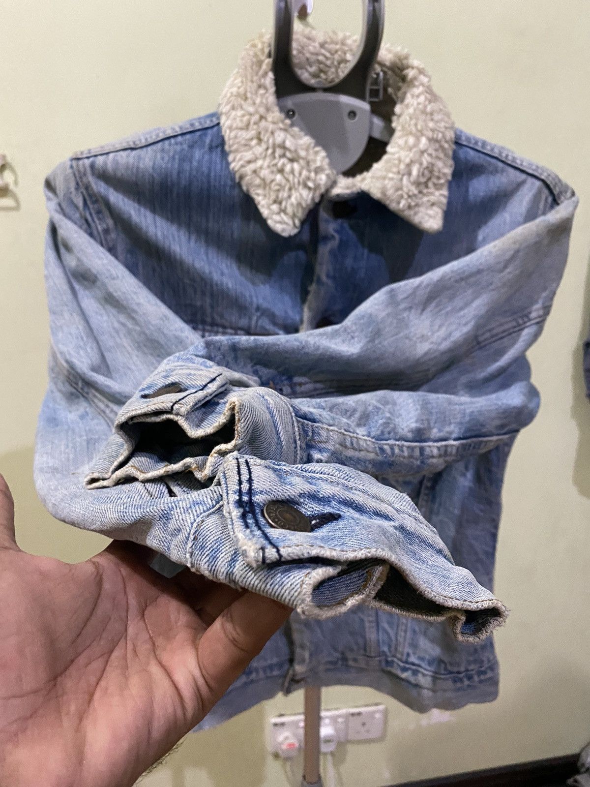 Levi's VINTAGE LEVI’S MADE IN USA DISTRESS DENIM JACKET Size US S / EU 44-46 / 1 - 12 Thumbnail