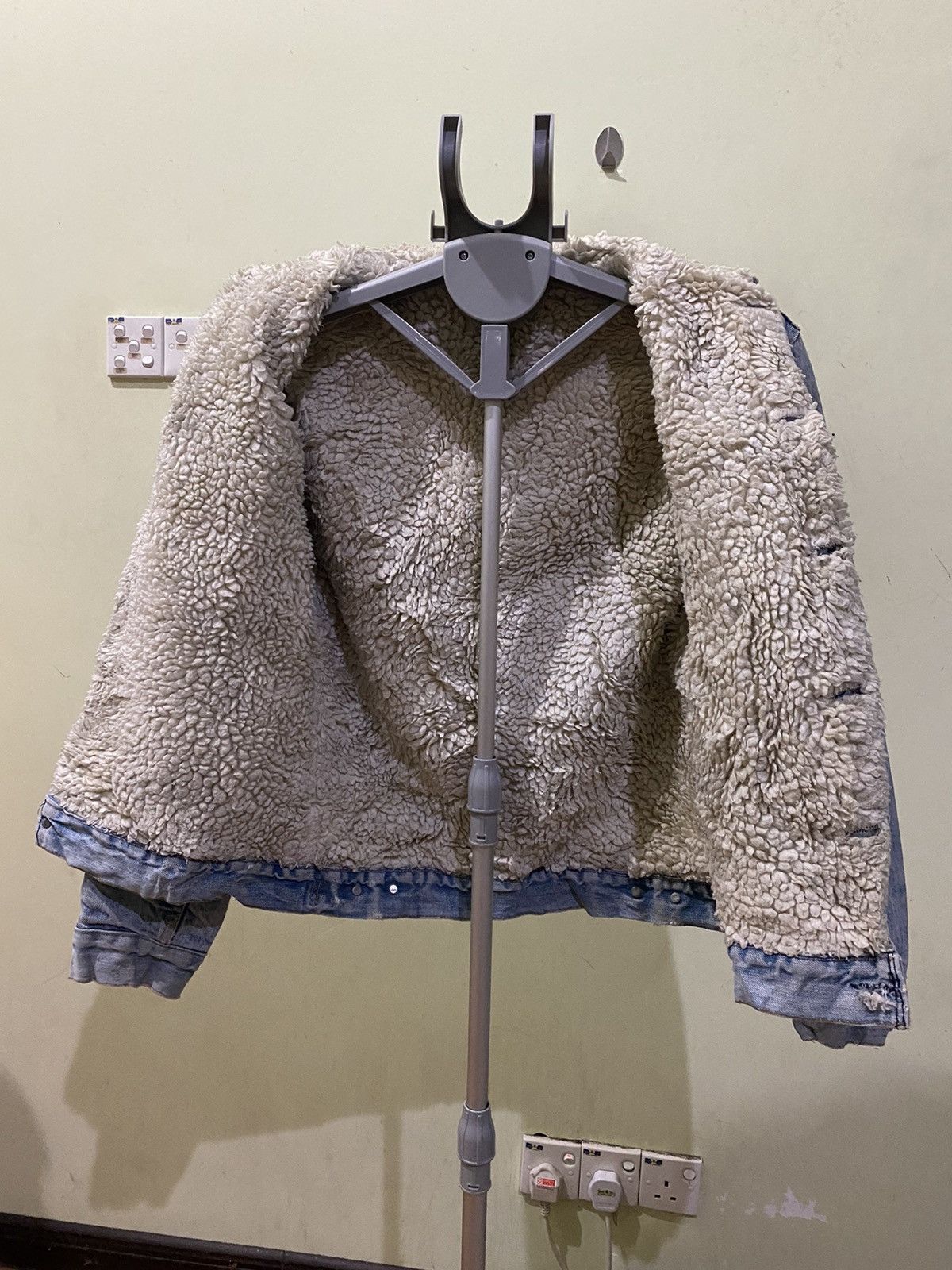 Levi's VINTAGE LEVI’S MADE IN USA DISTRESS DENIM JACKET Size US S / EU 44-46 / 1 - 6 Thumbnail