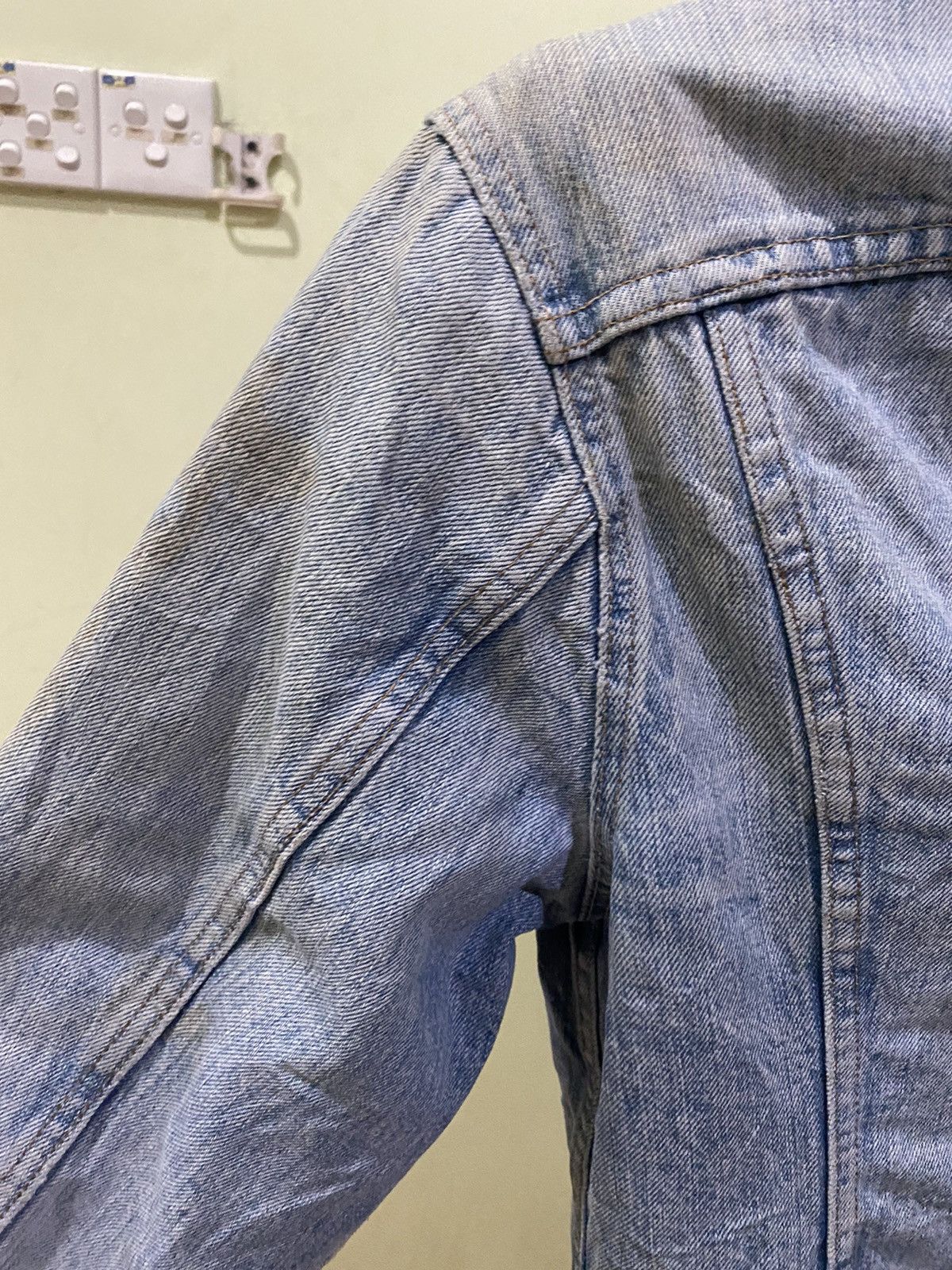Levi's VINTAGE LEVI’S MADE IN USA DISTRESS DENIM JACKET Size US S / EU 44-46 / 1 - 9 Thumbnail