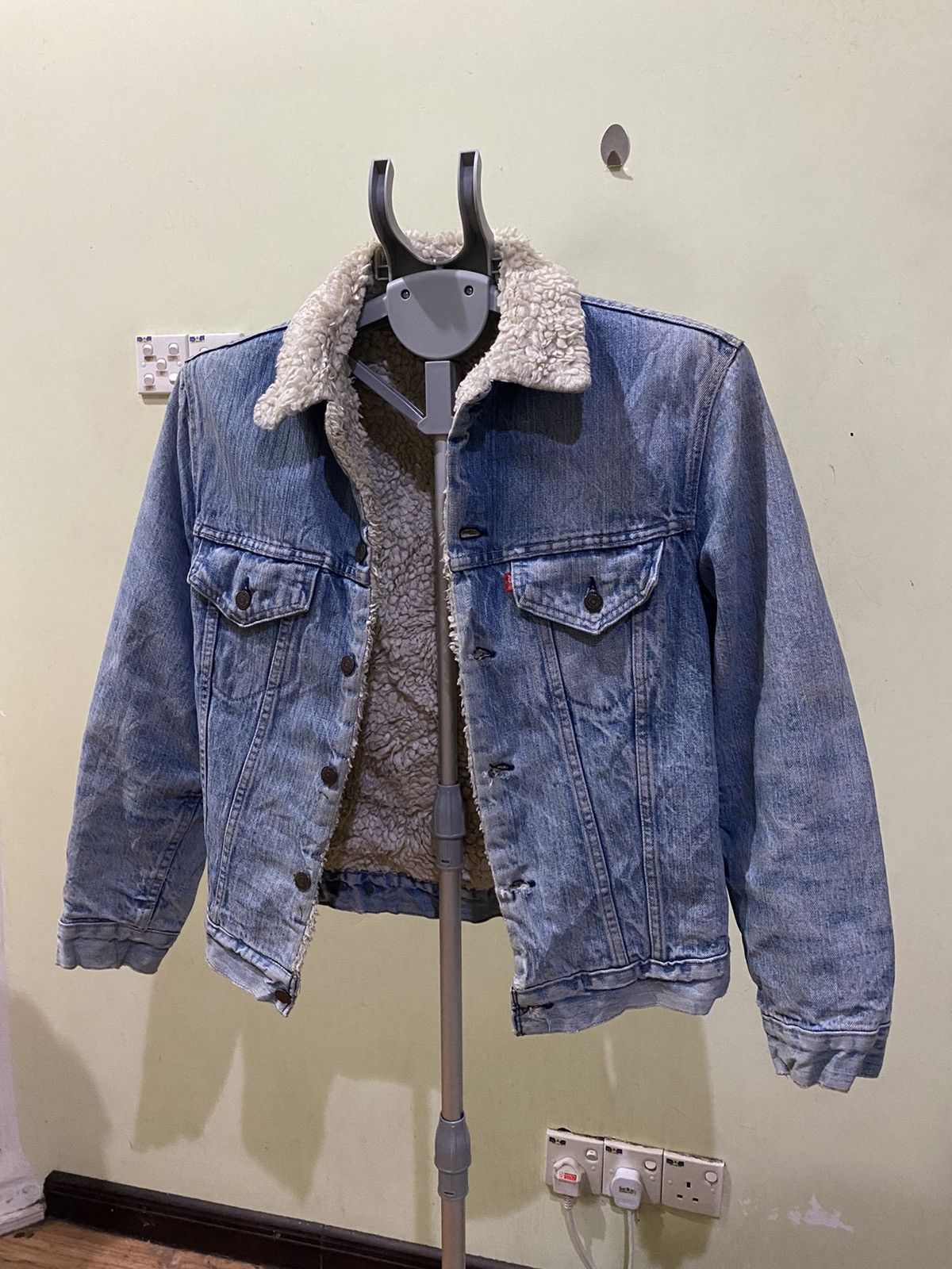 Levi's VINTAGE LEVI’S MADE IN USA DISTRESS DENIM JACKET Size US S / EU 44-46 / 1 - 3 Thumbnail