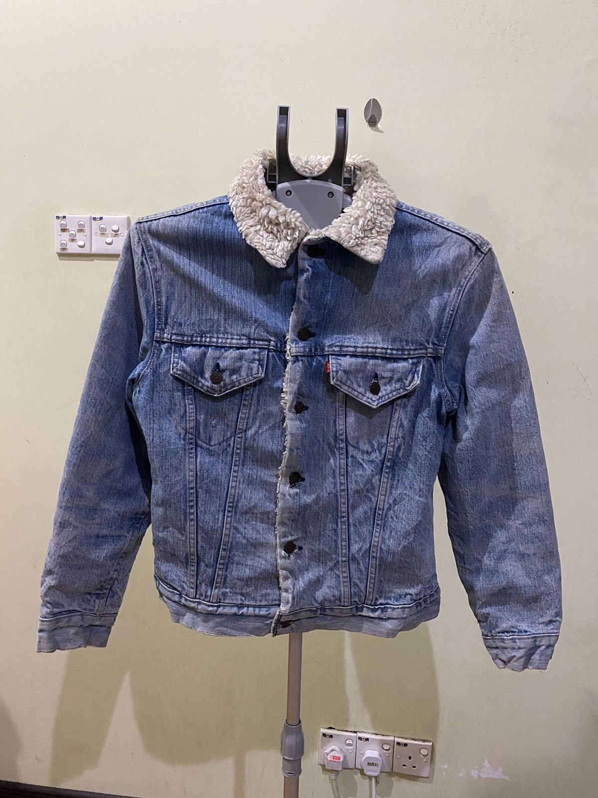 Levi's VINTAGE LEVI’S MADE IN USA DISTRESS DENIM JACKET Size US S / EU 44-46 / 1 - 2 Thumbnail