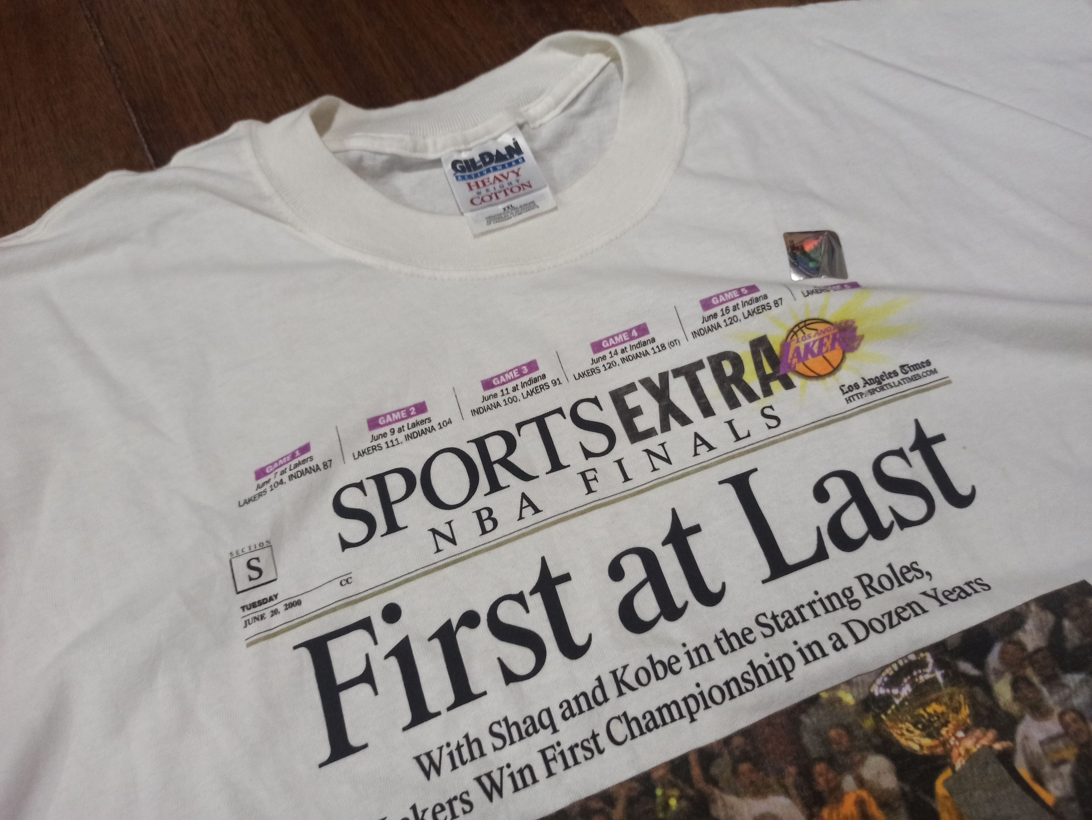 NBA Vintage Lakers 2000 Championship Newspaper - Kobe & Shaq Size US XXL / EU 58 / 5 - 2 Thumbnail