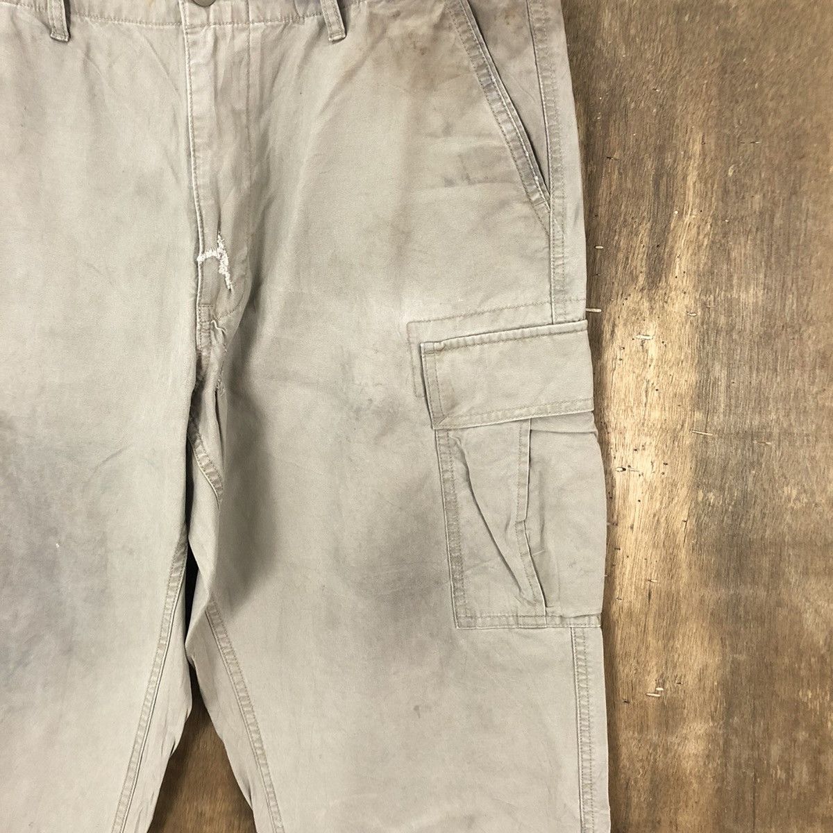 Uniqlo Uniqlo Brown distressed thrashed dirty Cargo pants #6246 Size US 33 - 5 Thumbnail