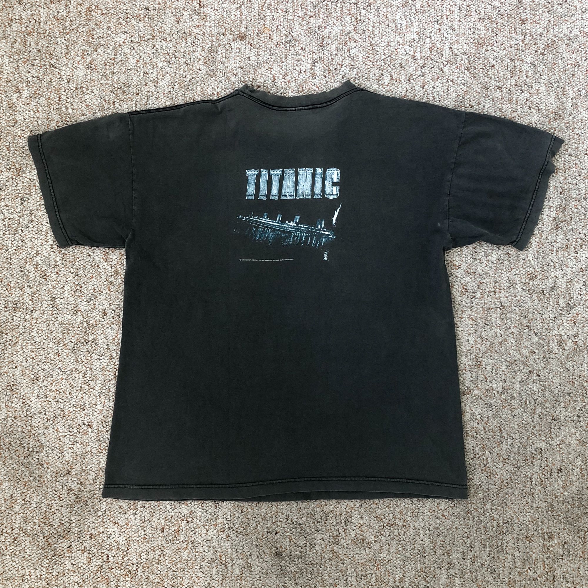 Vintage 1998 Titanic Boxy Sun Faded Black T-Shirt Size US L / EU 52-54 / 3 - 5 Thumbnail