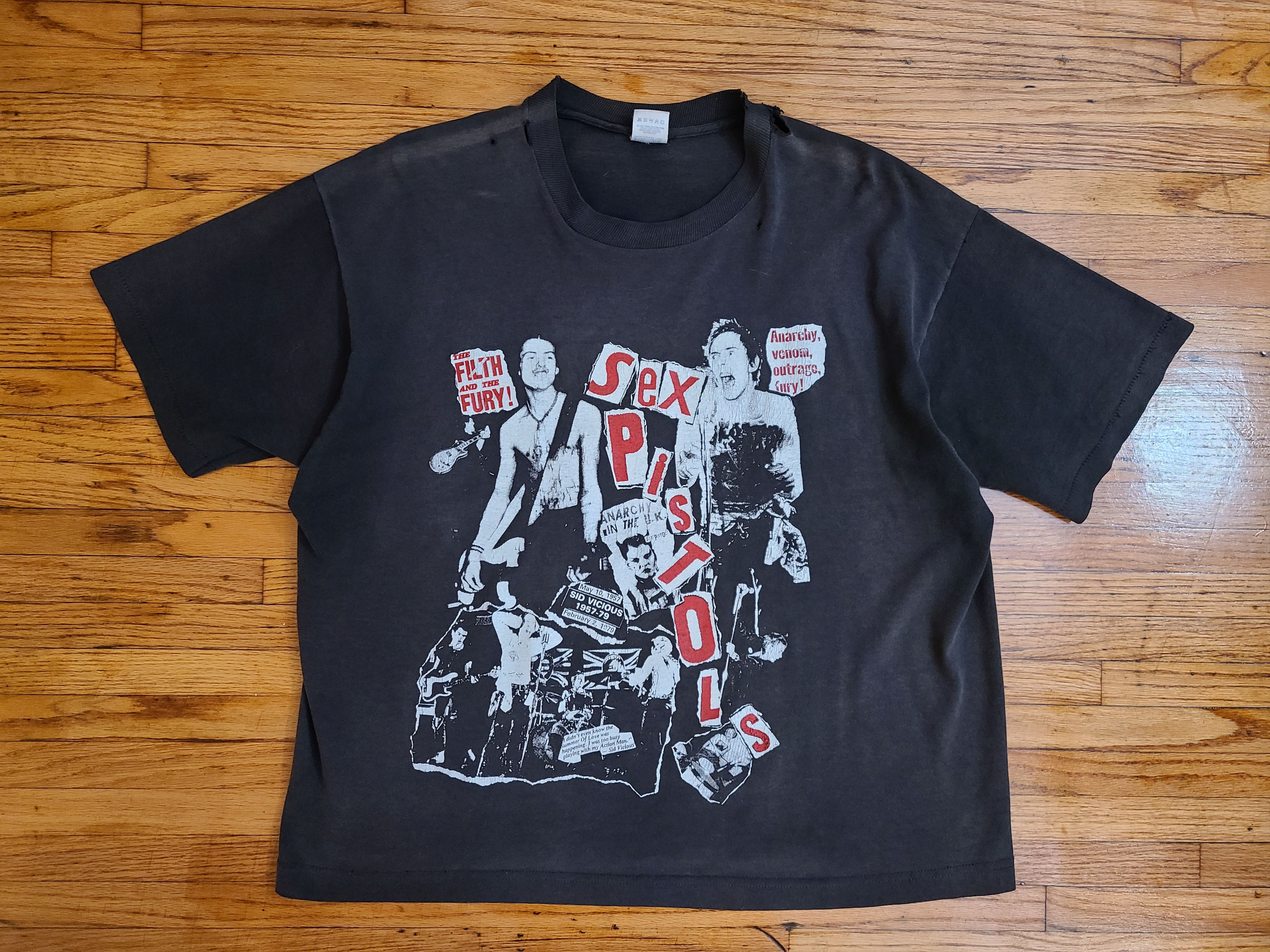 Image of Fruit Of The Loom 1980S Sunfaded Boxy Sex Pistols Tee in Black, Men's (Size XL)