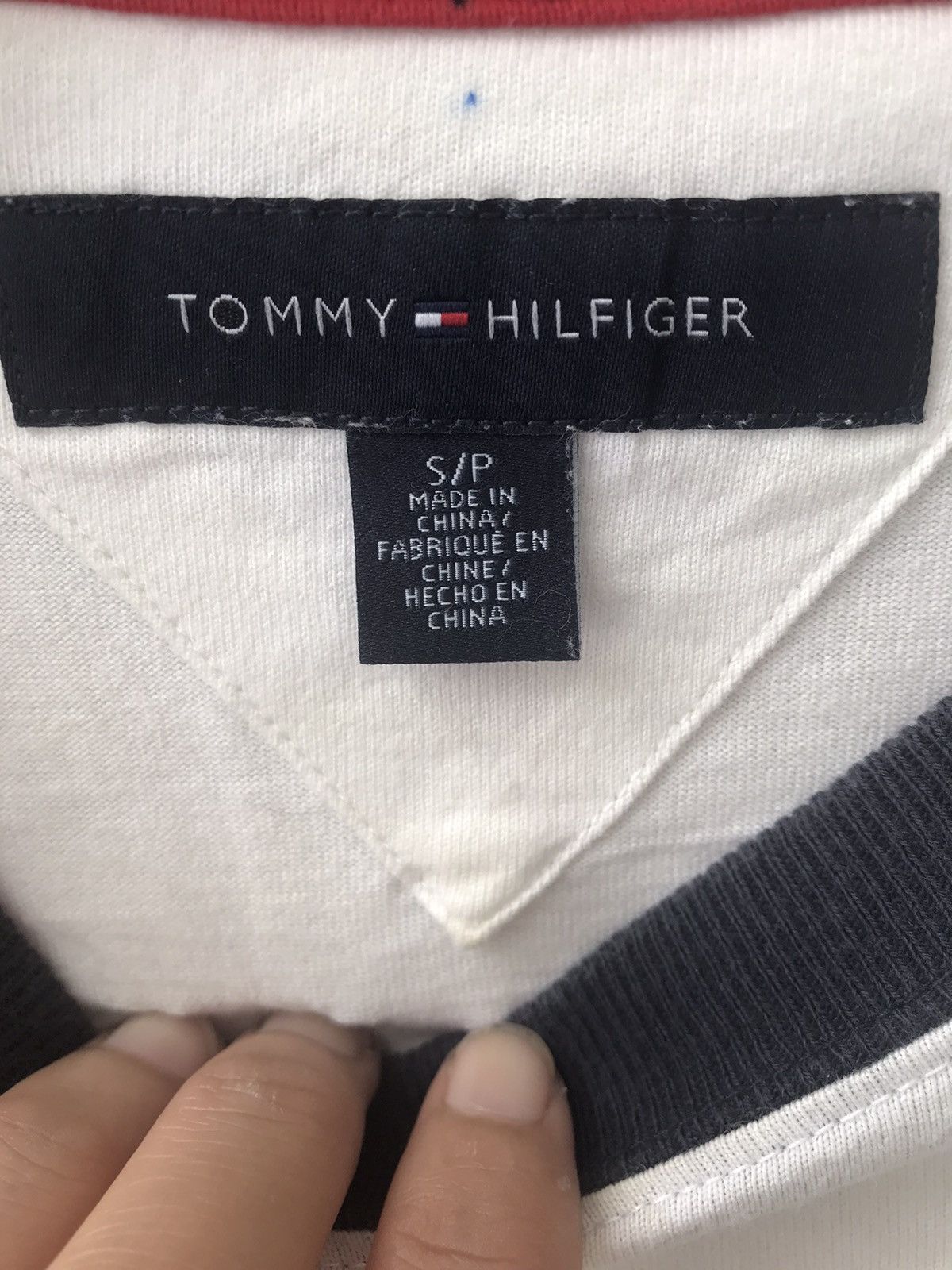 Designer × Tommy Hilfiger × Vintage Tommy Hilfiger Printed Big Logo Spell Out Simple Design Size US S / EU 44-46 / 1 - 3 Thumbnail