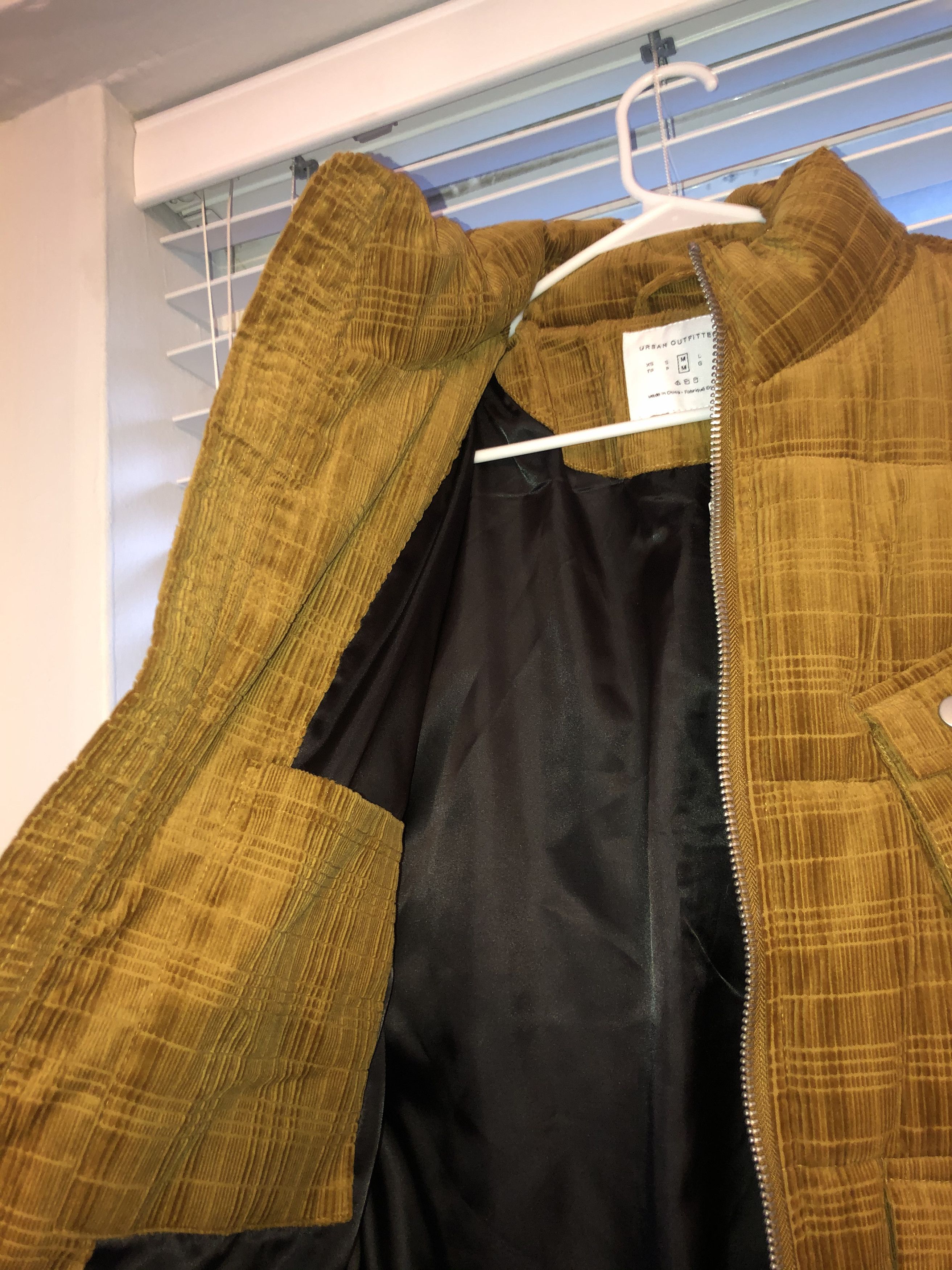Urban Outfitters Debossed Corduroy Cozy Brown Puffer Jacket Size US M / EU 48-50 / 2 - 4 Thumbnail