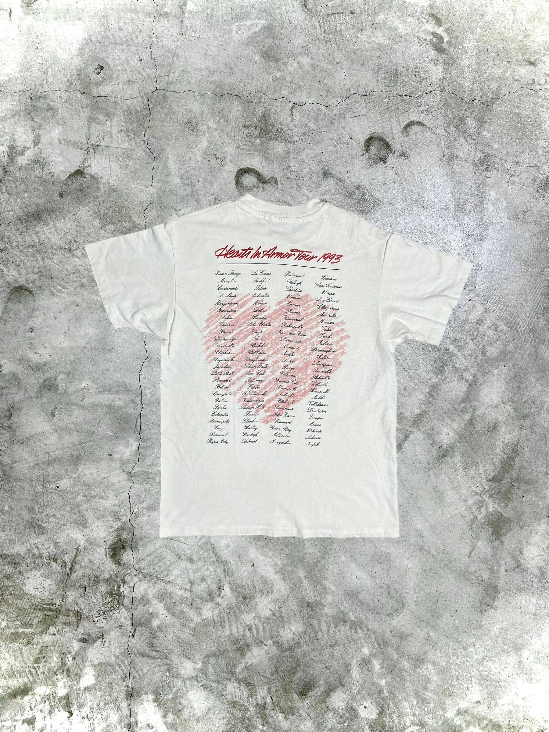 Band Tees Vtg 90s Trisha Yearwood Hearts In Armor '93 Tour (M) GTMD577 Size US M / EU 48-50 / 2 - 6 Thumbnail
