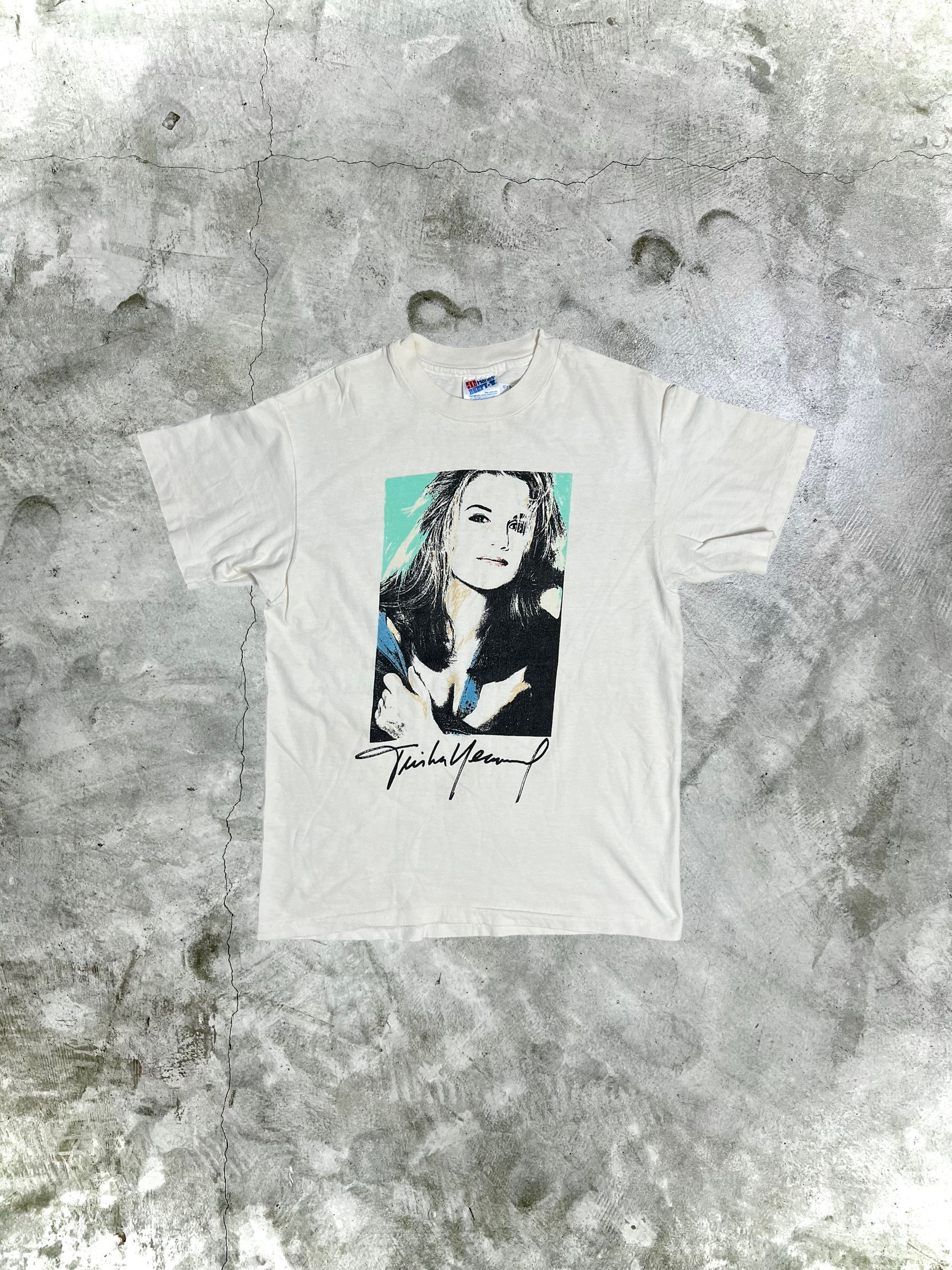 Band Tees Vtg 90s Trisha Yearwood Hearts In Armor '93 Tour (M) GTMD577 Size US M / EU 48-50 / 2 - 1 Thumbnail