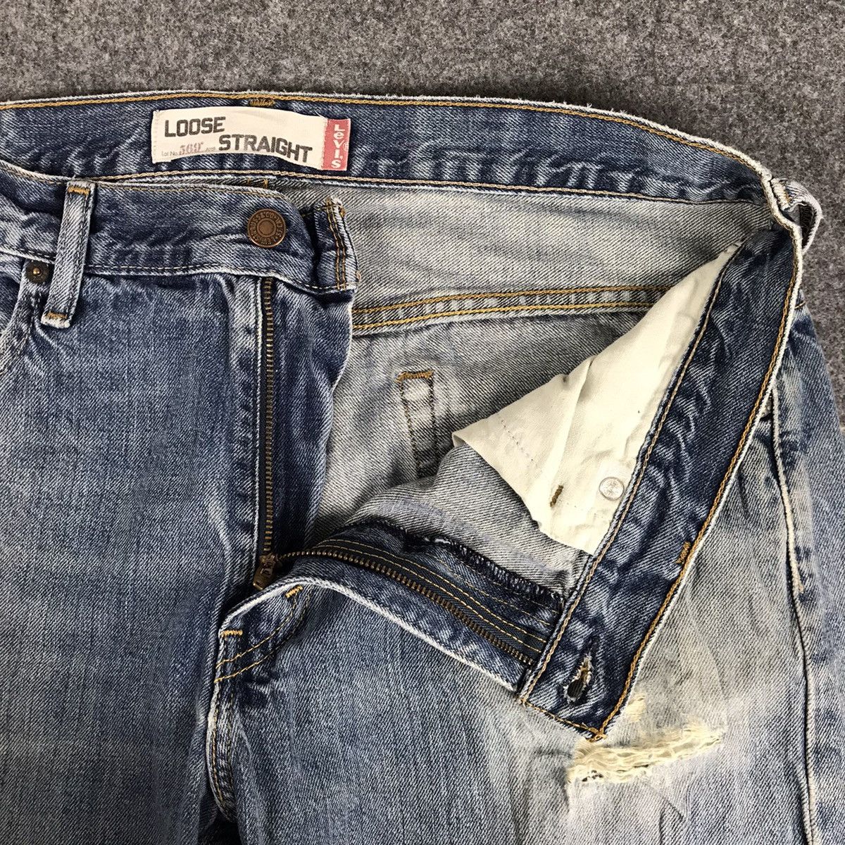 Levi's × Vintage Vintage Levis 569 distressed light wash Size US 36 / EU 52 - 8 Thumbnail