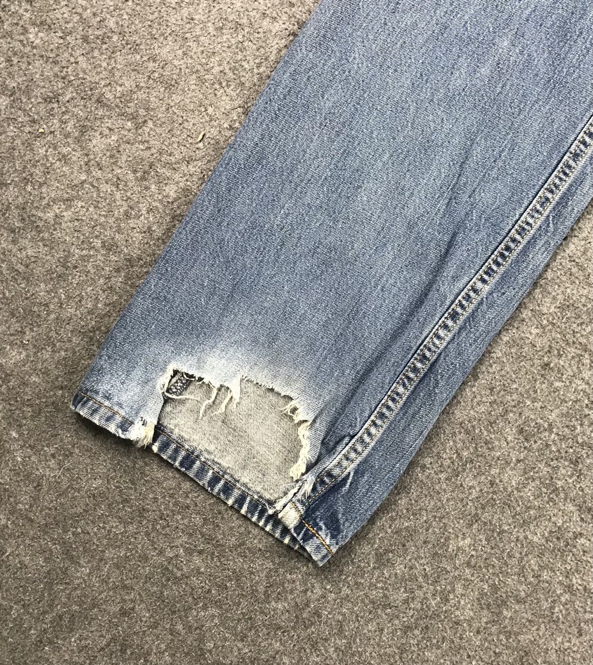Levi's × Vintage Vintage Levis 569 distressed light wash Size US 36 / EU 52 - 13 Thumbnail