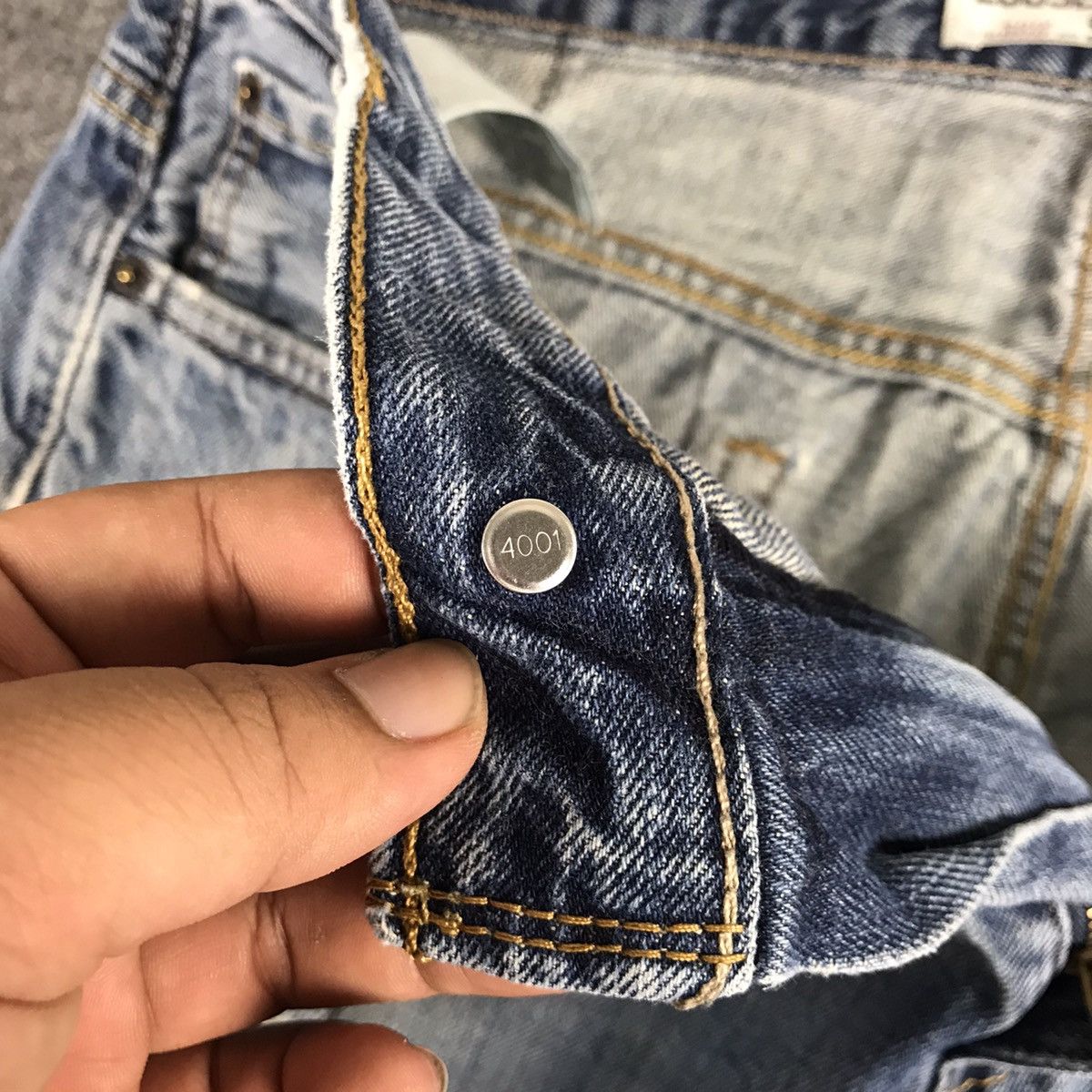 Levi's × Vintage Vintage Levis 569 distressed light wash Size US 36 / EU 52 - 9 Thumbnail