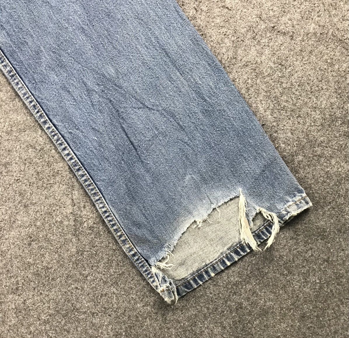 Levi's × Vintage Vintage Levis 569 distressed light wash Size US 36 / EU 52 - 12 Thumbnail
