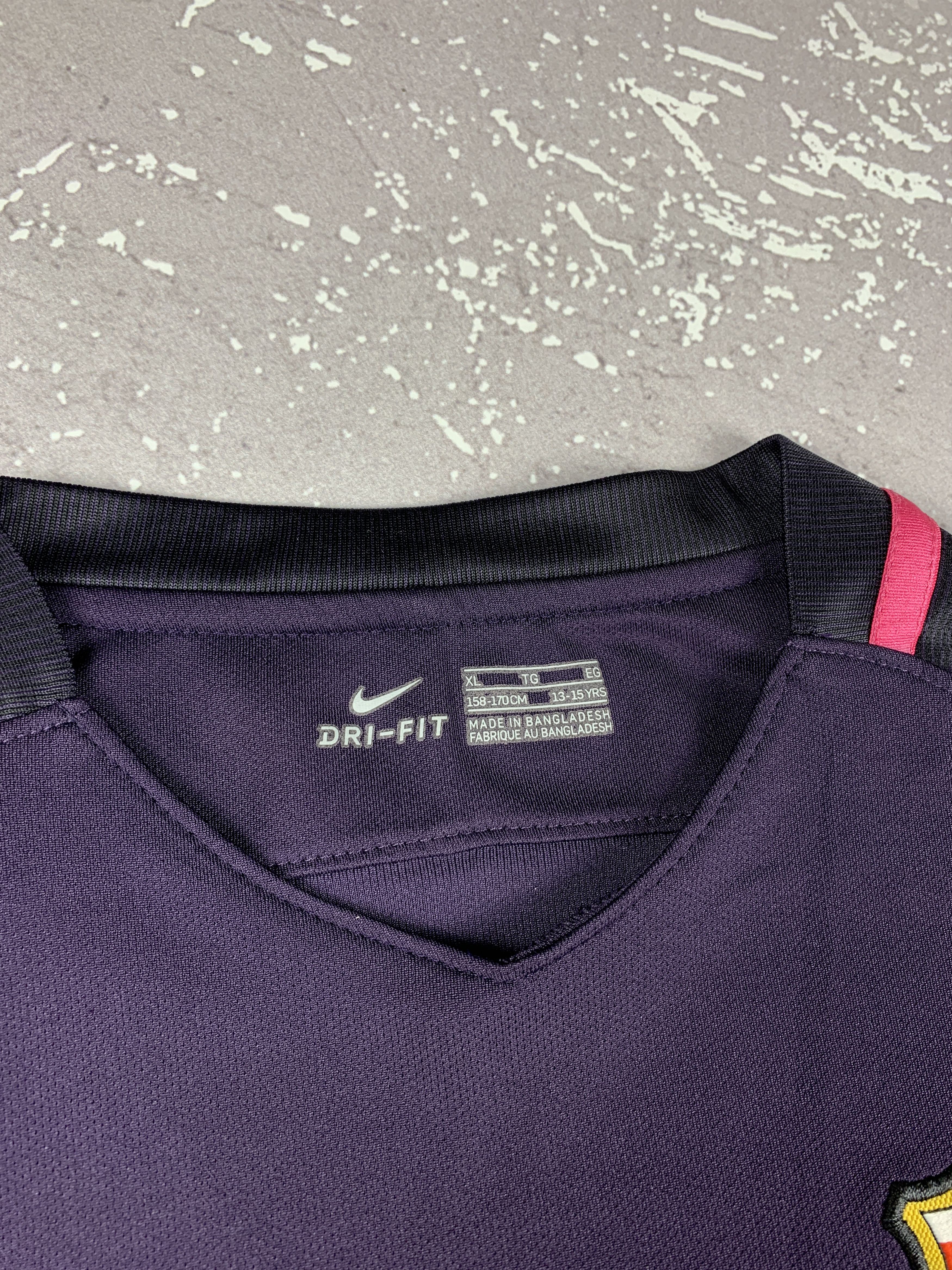 Nike BARCELONA 2016 2017 AWAY SHIRT JERSEY NIKE 777027-525 Size US S / EU 44-46 / 1 - 7 Thumbnail