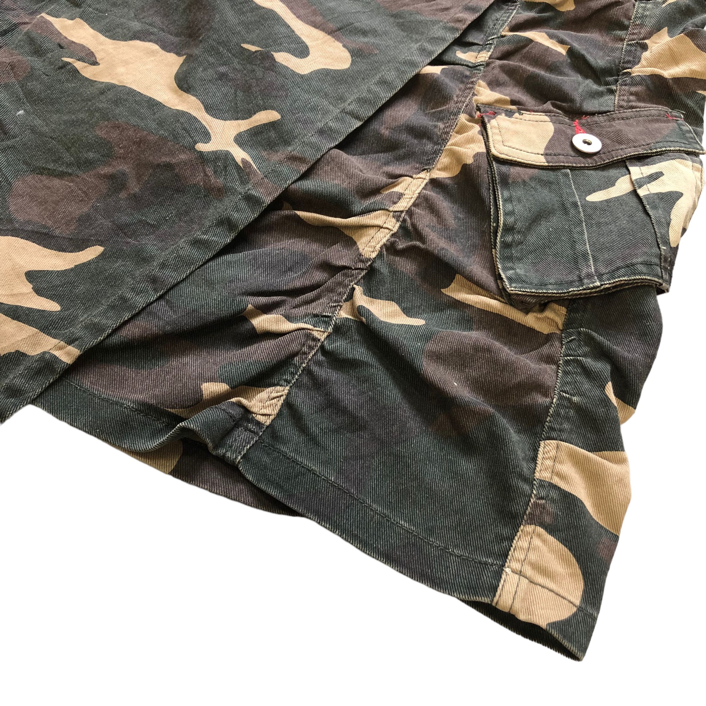 Japanese Brand CAMO MINI SKIRT ARMY STYLE #6967-103 Size 30" / US 8 / IT 44 - 4 Thumbnail