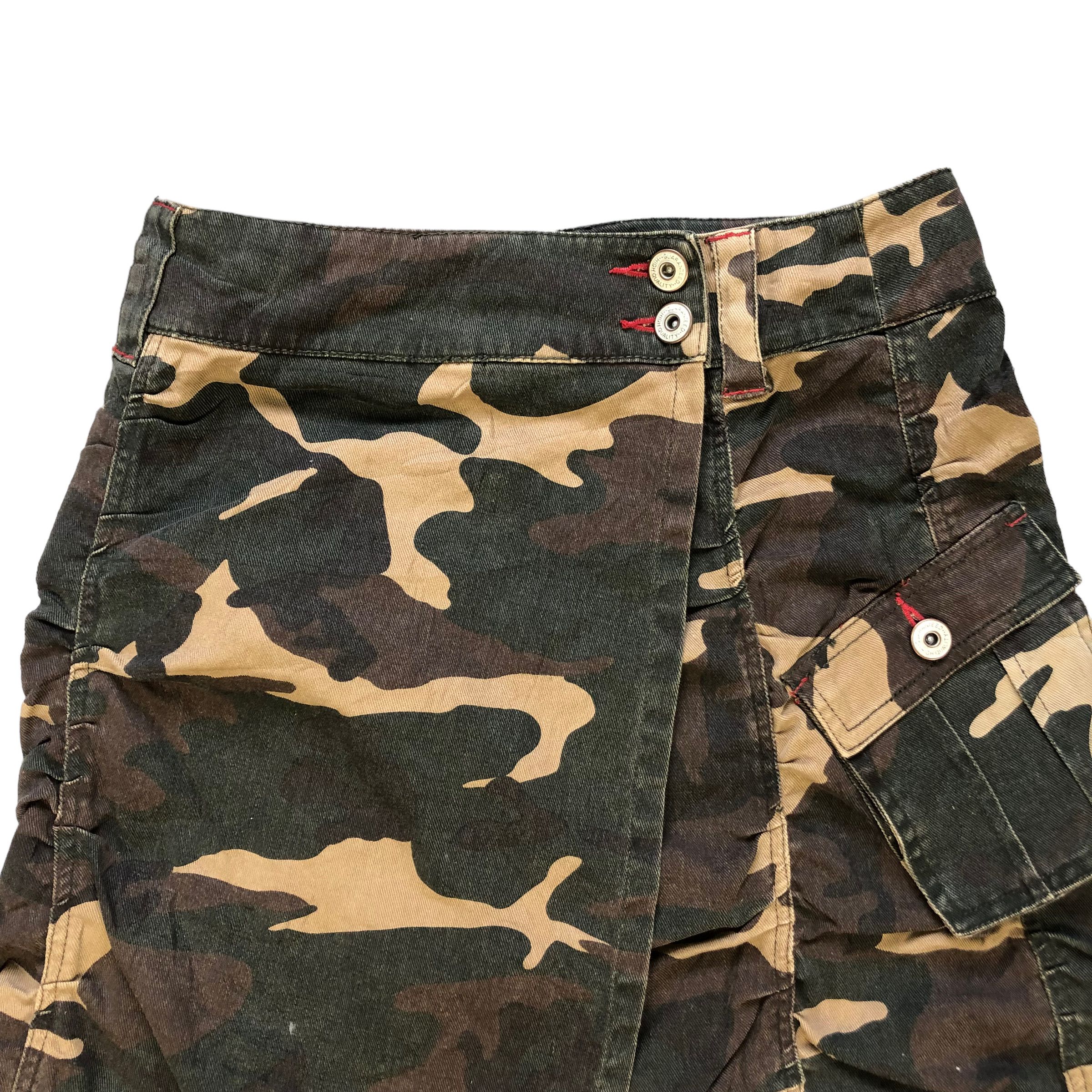 Japanese Brand CAMO MINI SKIRT ARMY STYLE #6967-103 Size 30" / US 8 / IT 44 - 2 Thumbnail