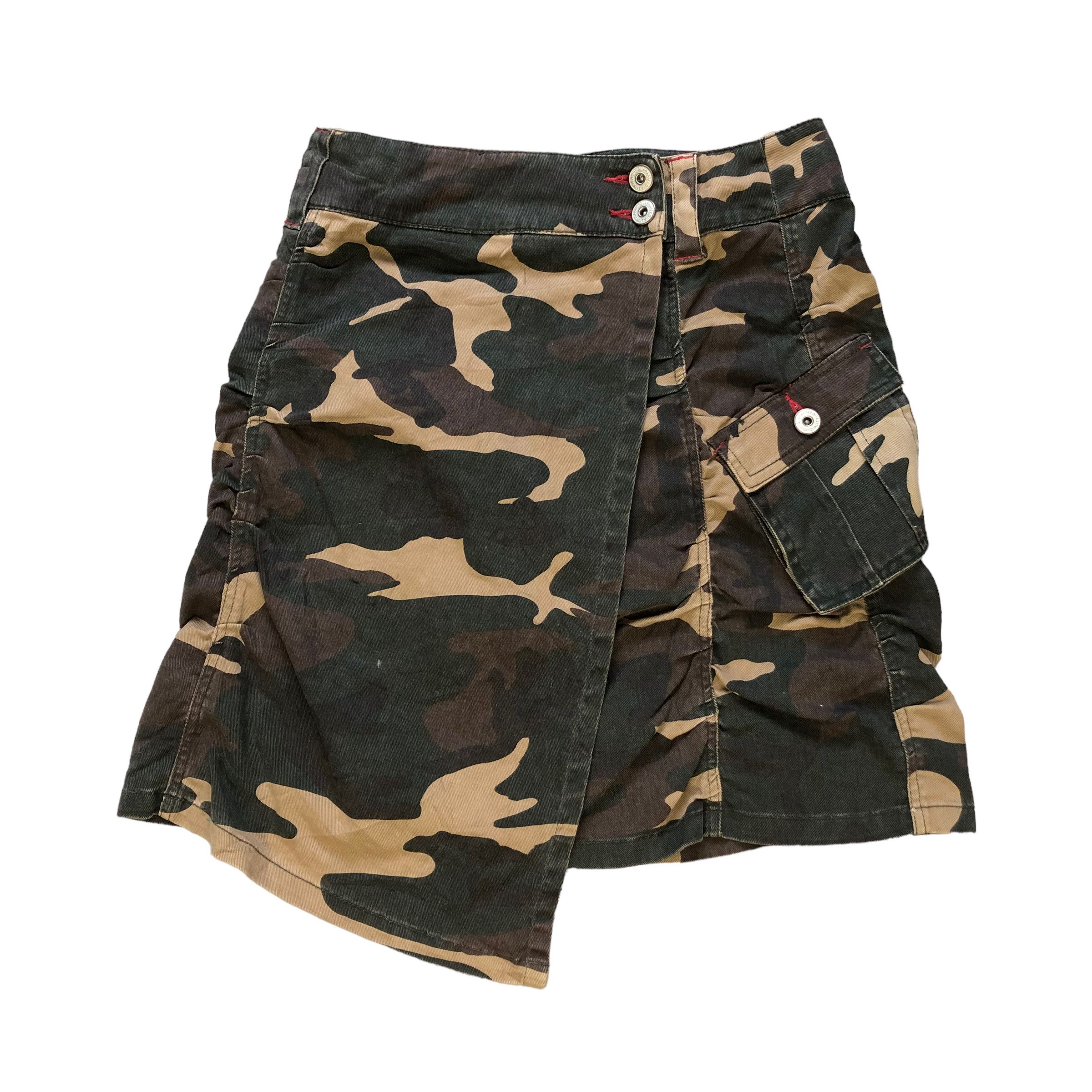 Japanese Brand CAMO MINI SKIRT ARMY STYLE #6967-103 Size 30" / US 8 / IT 44 - 1 Thumbnail