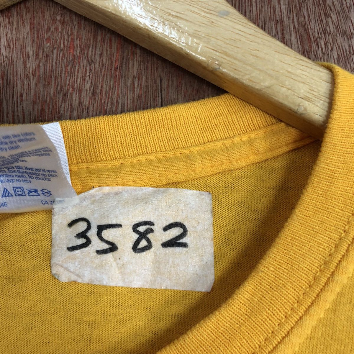 Los Angeles Apparel × NBA × Vintage Los Angeles Lakers fan for life Yellow Tshirt #3582 Size US XL / EU 56 / 4 - 10 Thumbnail