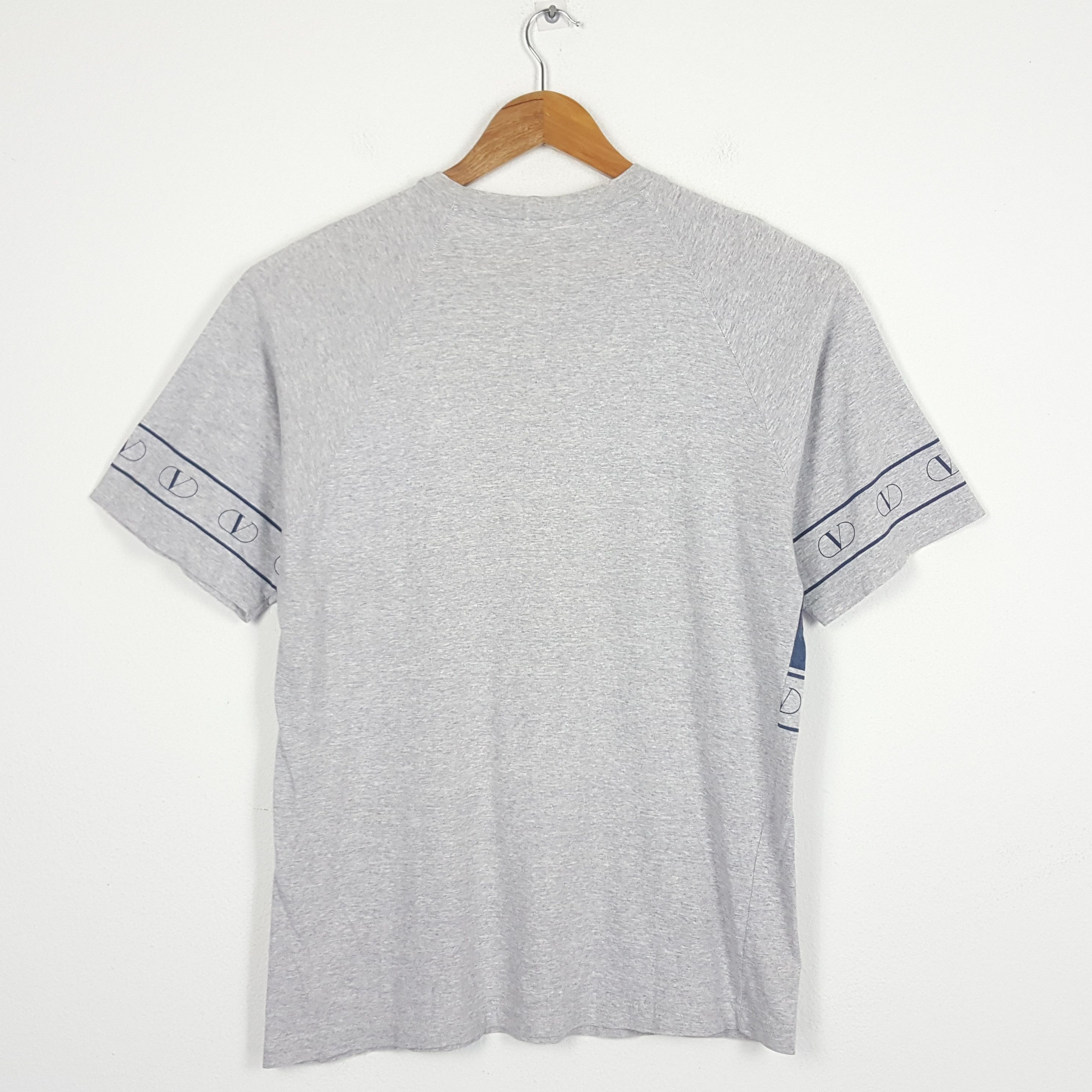 Valentino × Vintage Vintage VALENTINO Spell Out Big Logo Design T-Shirt Size US L / EU 52-54 / 3 - 4 Thumbnail
