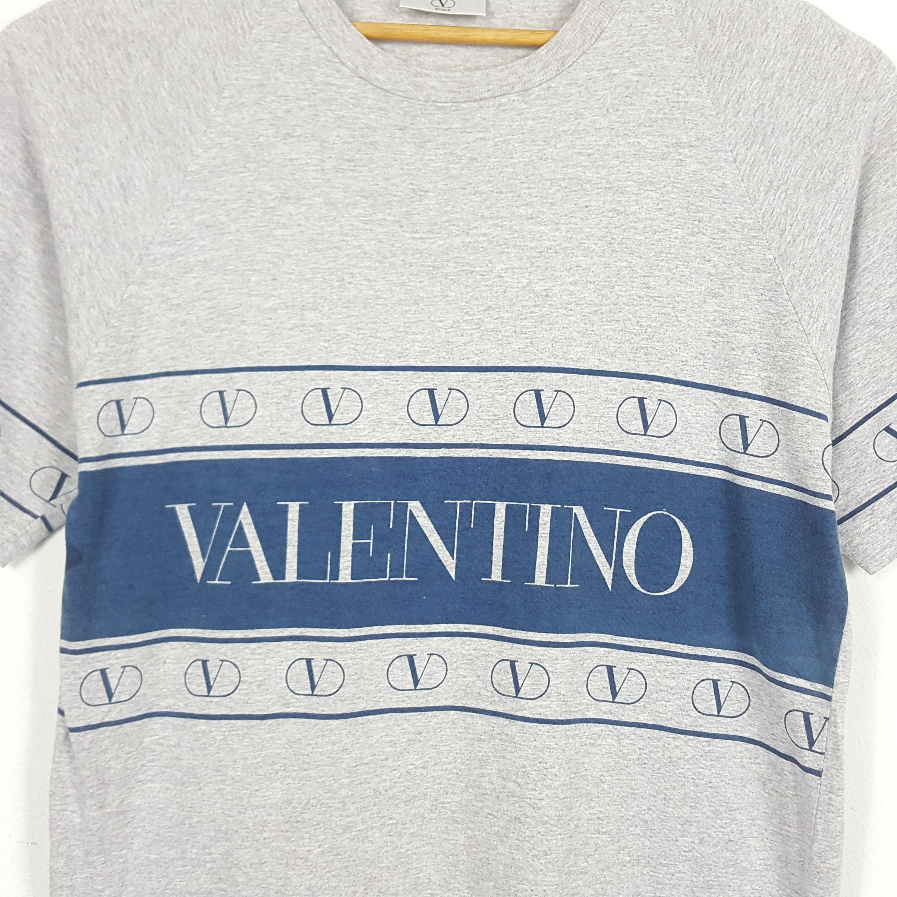 Valentino × Vintage Vintage VALENTINO Spell Out Big Logo Design T-Shirt Size US L / EU 52-54 / 3 - 3 Thumbnail