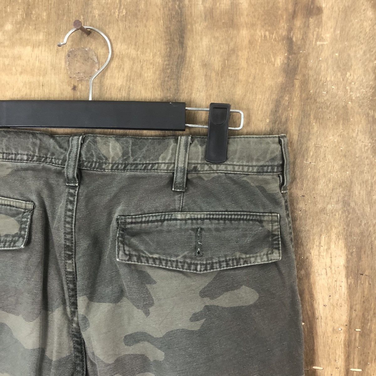Japanese Brand Uniqlo Camo Green multipocket cargo pants #6290 Size US 31 - 10 Thumbnail