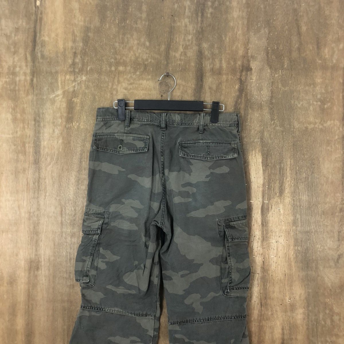 Japanese Brand Uniqlo Camo Green multipocket cargo pants #6290 Size US 31 - 7 Thumbnail