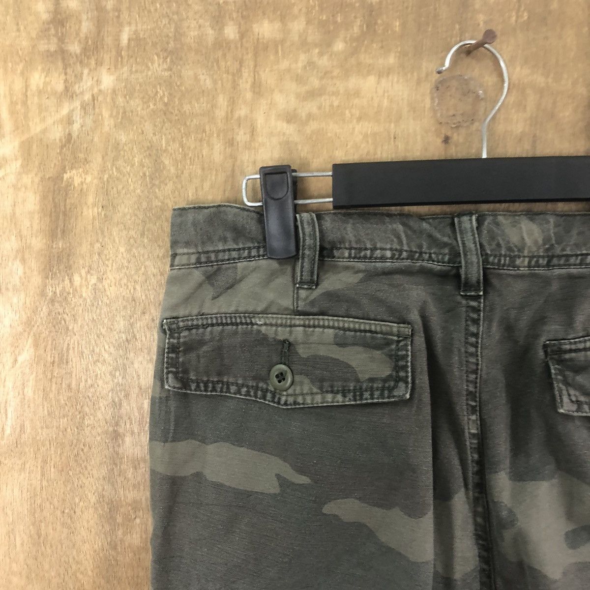 Japanese Brand Uniqlo Camo Green multipocket cargo pants #6290 Size US 31 - 9 Thumbnail