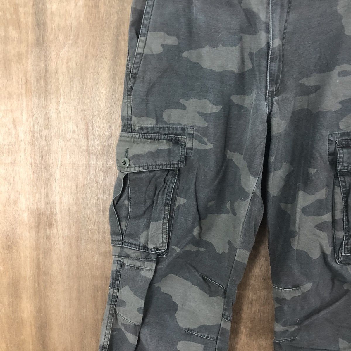 Japanese Brand Uniqlo Camo Green multipocket cargo pants #6290 Size US 31 - 4 Thumbnail