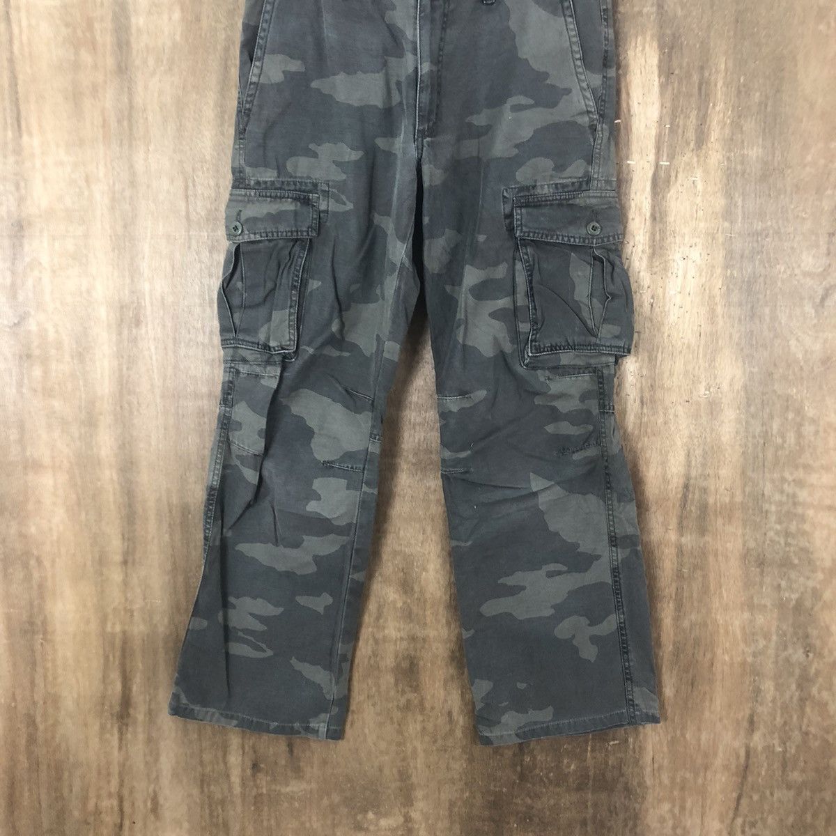 Japanese Brand Uniqlo Camo Green multipocket cargo pants #6290 Size US 31 - 3 Thumbnail