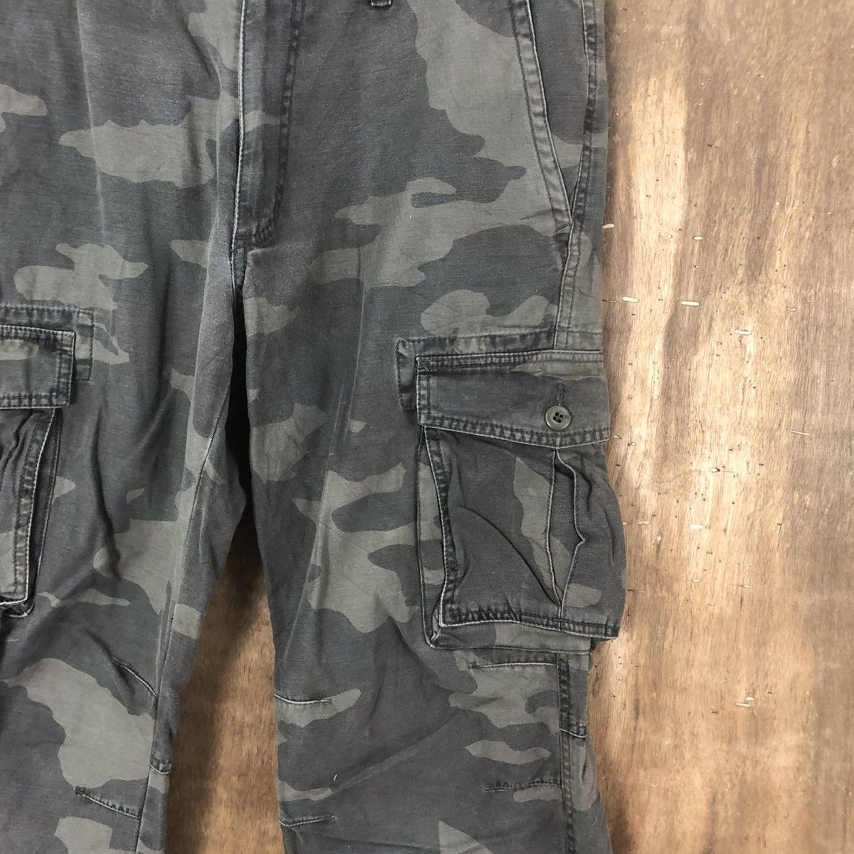Japanese Brand Uniqlo Camo Green multipocket cargo pants #6290 Size US 31 - 5 Thumbnail