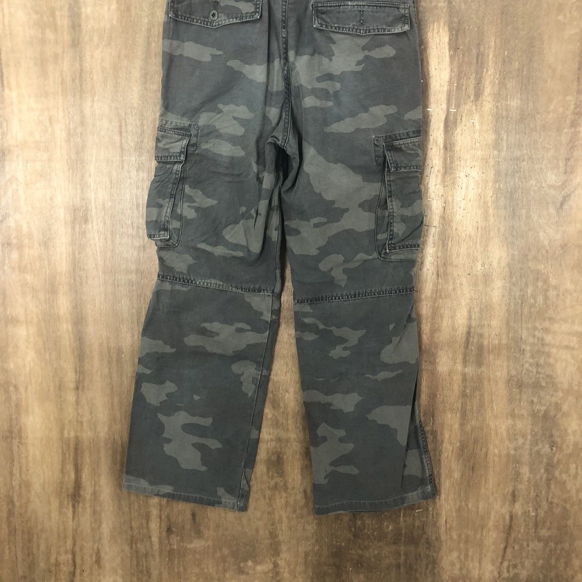Japanese Brand Uniqlo Camo Green multipocket cargo pants #6290 Size US 31 - 8 Thumbnail
