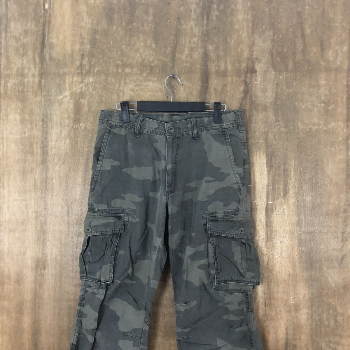 Japanese Brand Uniqlo Camo Green multipocket cargo pants #6290 Size US 31 - 2 Thumbnail