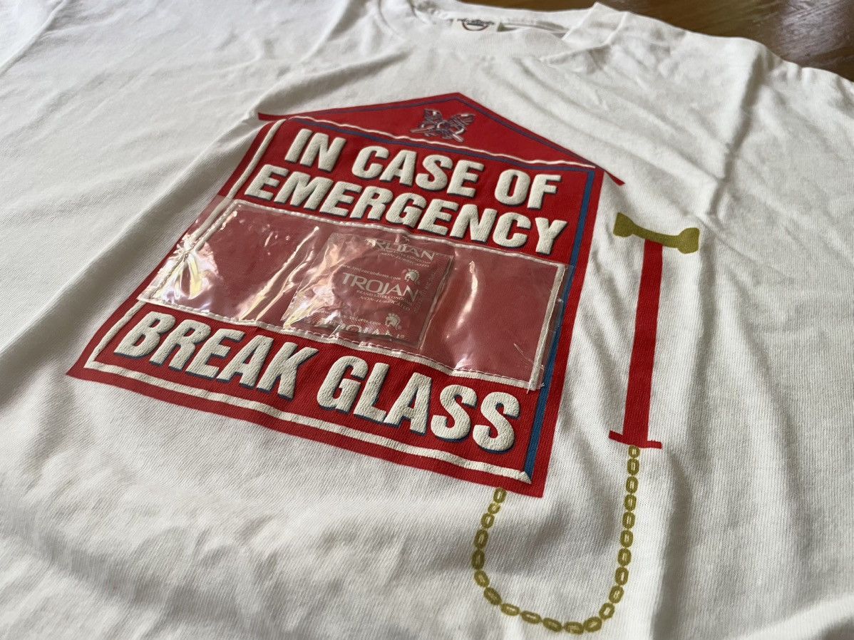 Vintage Vintage 90's White Humor Emergency Condom Tee Gag 3XL XXXL Size US XXL / EU 58 / 5 - 6 Thumbnail