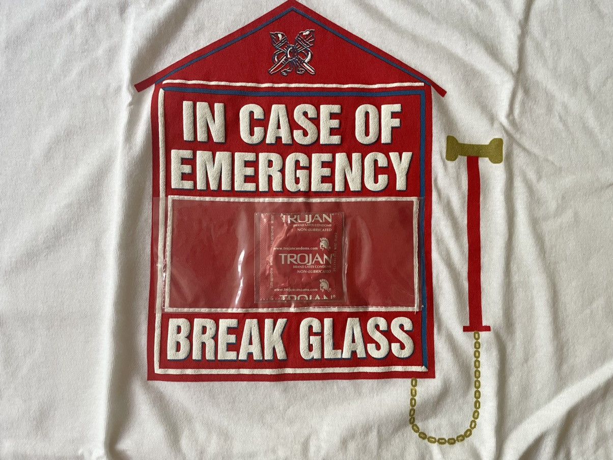 Vintage Vintage 90's White Humor Emergency Condom Tee Gag 3XL XXXL Size US XXL / EU 58 / 5 - 1 Thumbnail