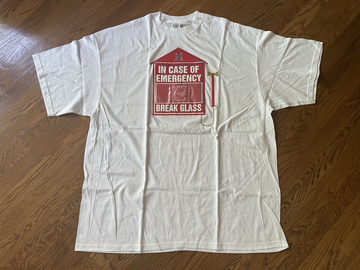 Vintage Vintage 90's White Humor Emergency Condom Tee Gag 3XL XXXL Size US XXL / EU 58 / 5 - 2 Thumbnail