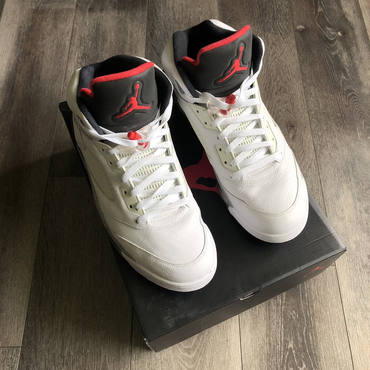 Jordan Brand Air Jordan 5 Retro White Cement Shoes size 13 2017 Size US 13 / EU 46 - 3 Thumbnail