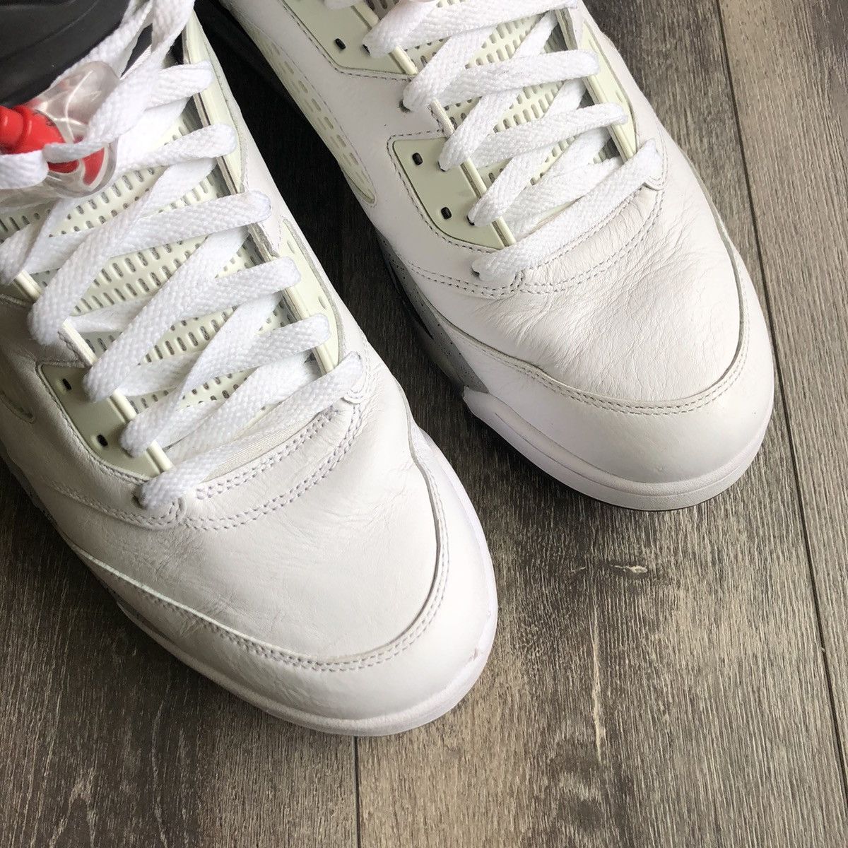 Jordan Brand Air Jordan 5 Retro White Cement Shoes size 13 2017 Size US 13 / EU 46 - 14 Thumbnail