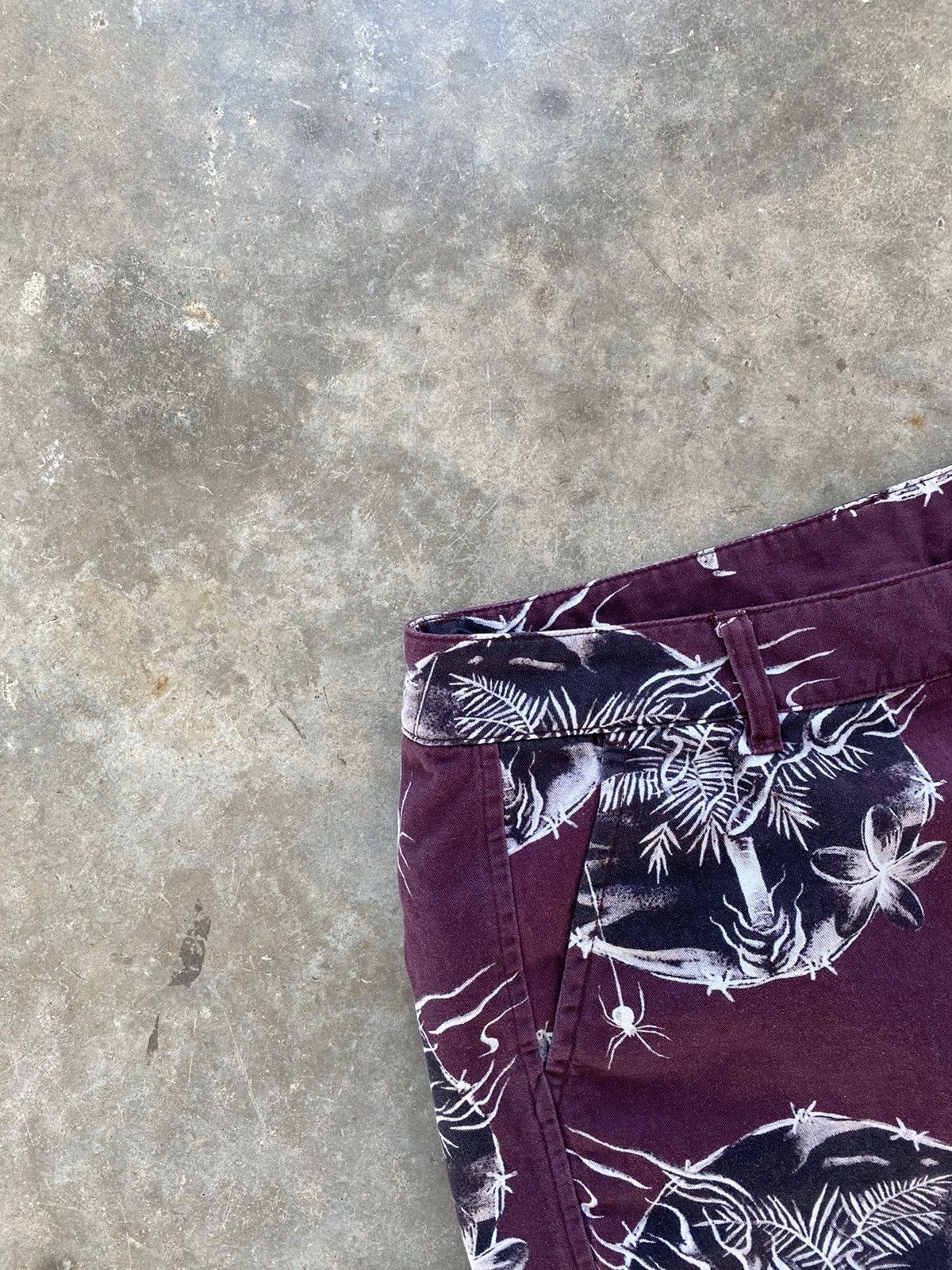 Babylon Babylon Red Chrome Spider Palm Shorts Sz. 32 🥣 Blood Skate Size US 32 / EU 48 - 2 Thumbnail