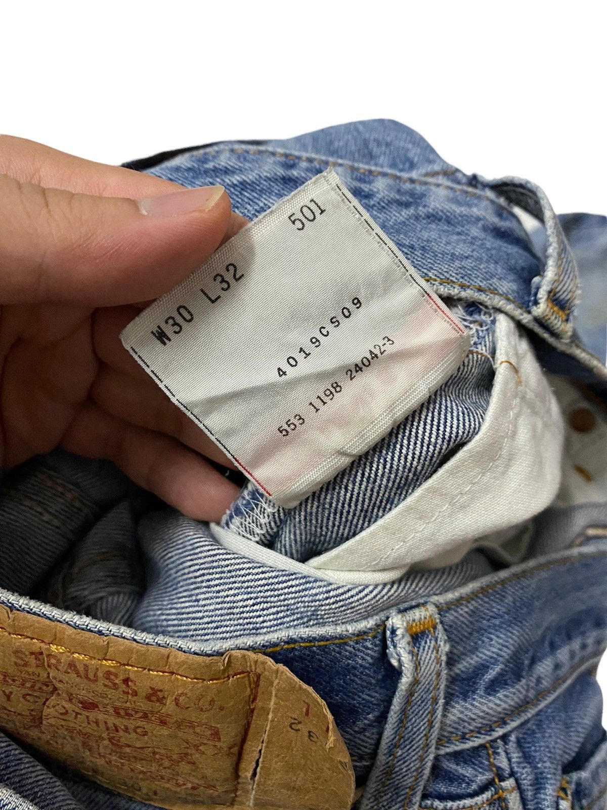 Levi's × Vintage Vintage 1998 Levi's 501 Seasoned Jeans Made in USA Size US 28 / EU 44 - 9 Thumbnail