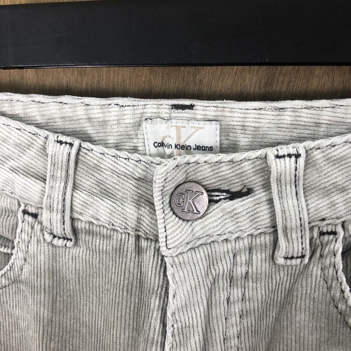 Calvin Klein Calvin Klein Grey Corduroy Casual pants #6266 Size US 26 / EU 42 - 6 Thumbnail