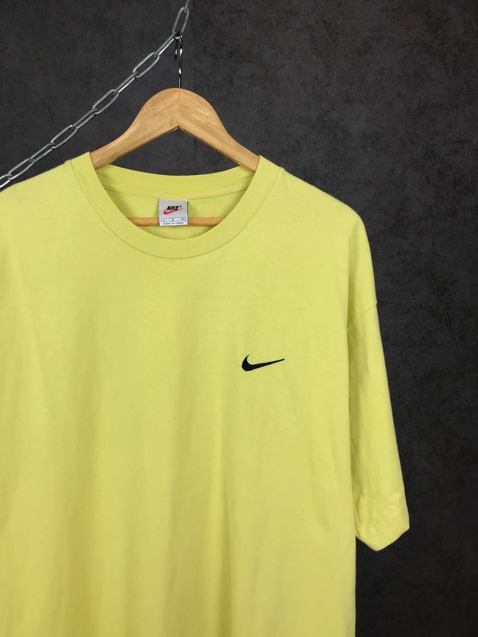 Nike Nike swoosh streetwear vintage tee Size US L / EU 52-54 / 3 - 2 Thumbnail
