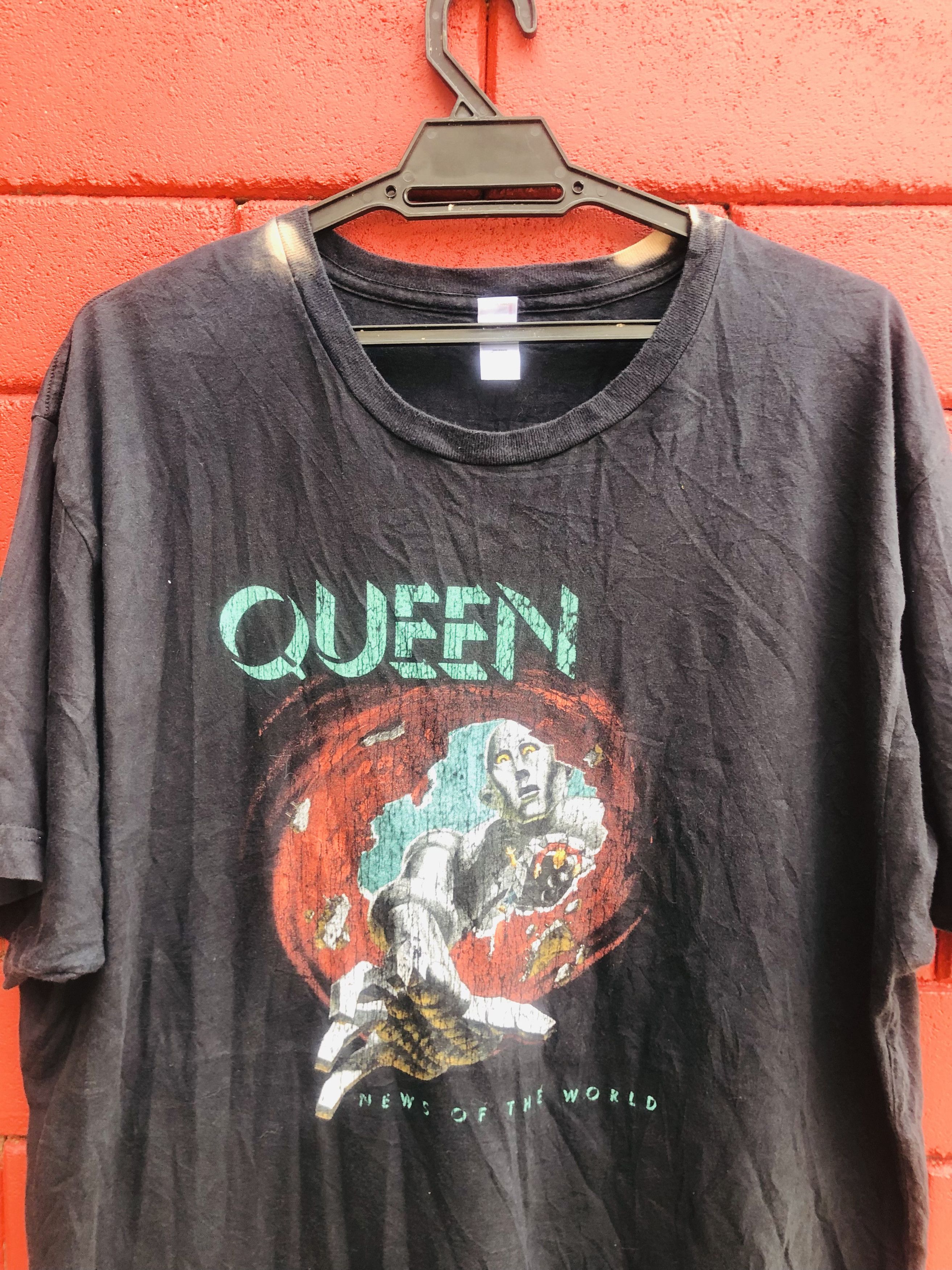 Band Tees × Vintage Vintage Queen Band Music Fashion Style Shirt Size US XL / EU 56 / 4 - 2 Thumbnail