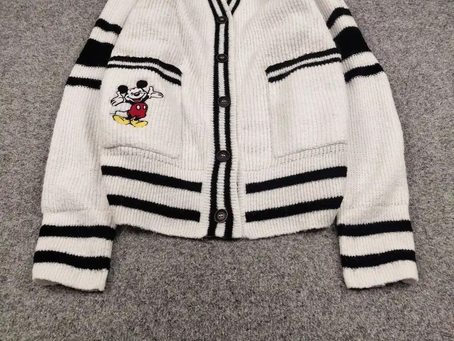 Japanese Brand Vintage 90's Japanese Disney White Knitted Cardigan Sweater Size US M / EU 48-50 / 2 - 4 Thumbnail