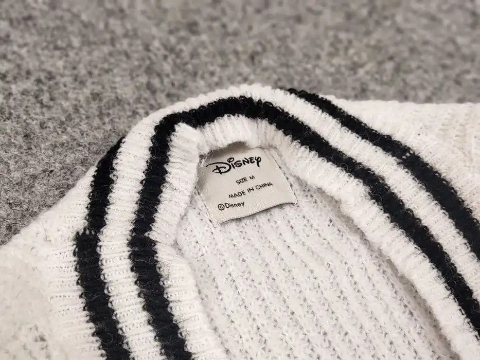 Japanese Brand Vintage 90's Japanese Disney White Knitted Cardigan Sweater Size US M / EU 48-50 / 2 - 8 Thumbnail