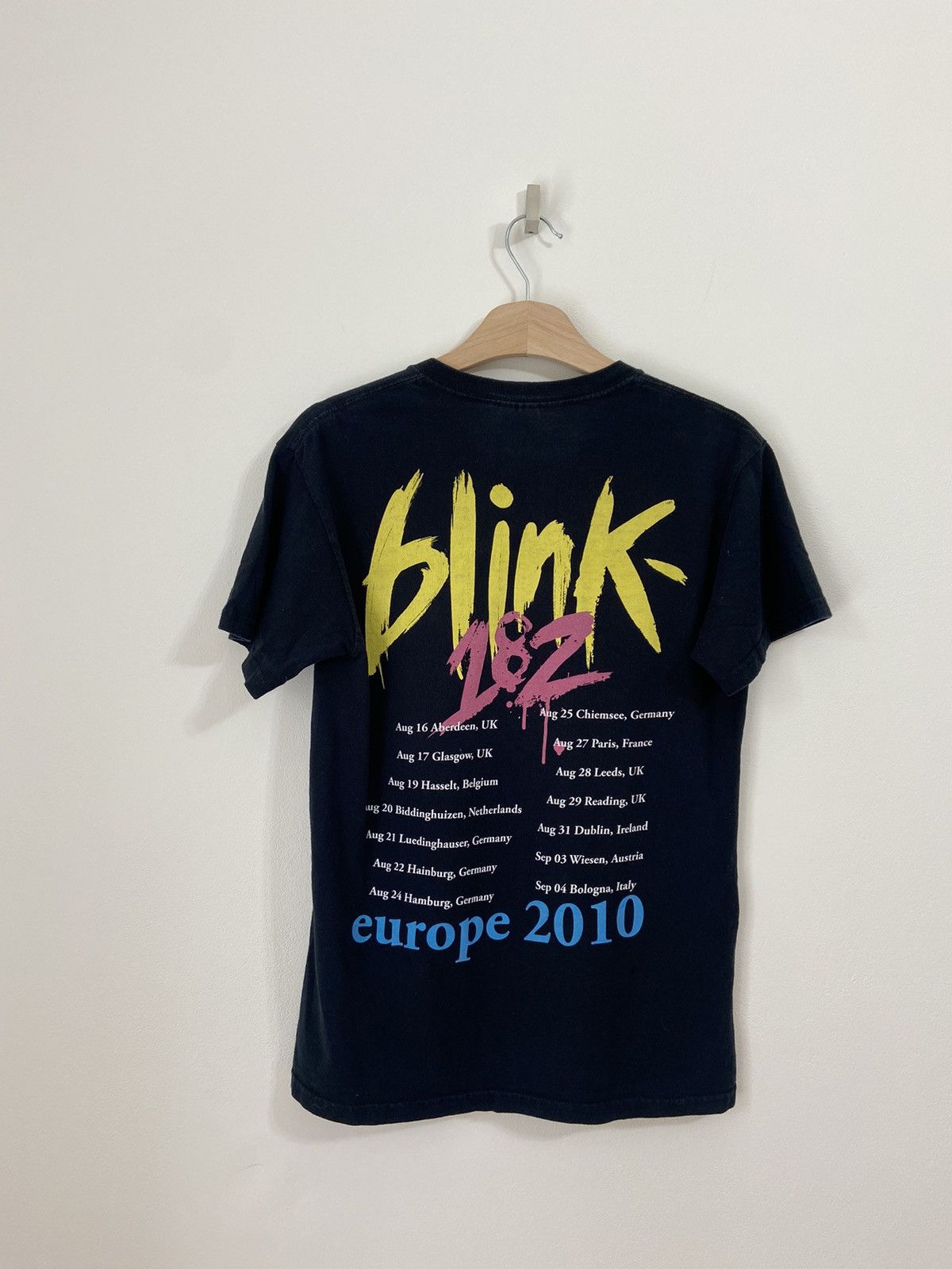 Band Tees Vintage Y2K Blink 182 Tour Band T Shirt Size US S / EU 44-46 / 1 - 11 Thumbnail