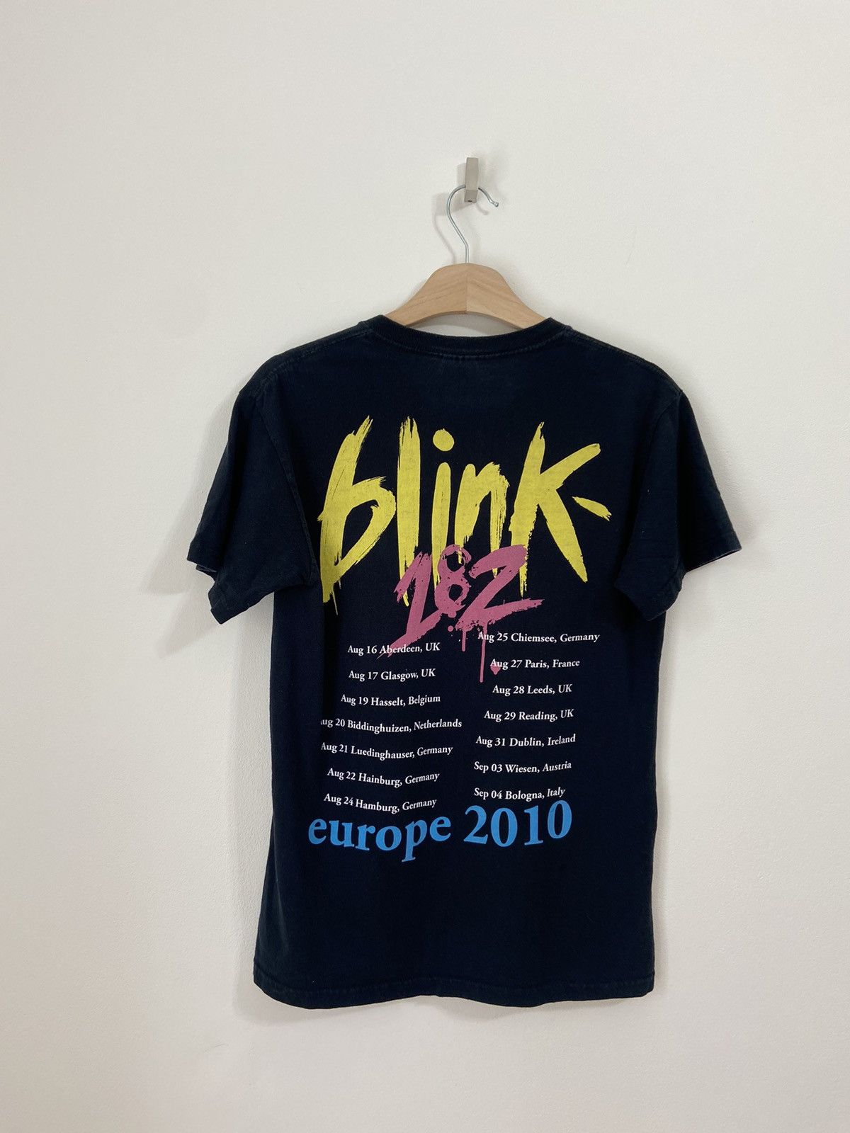 Band Tees Vintage Y2K Blink 182 Tour Band T Shirt Size US S / EU 44-46 / 1 - 12 Thumbnail