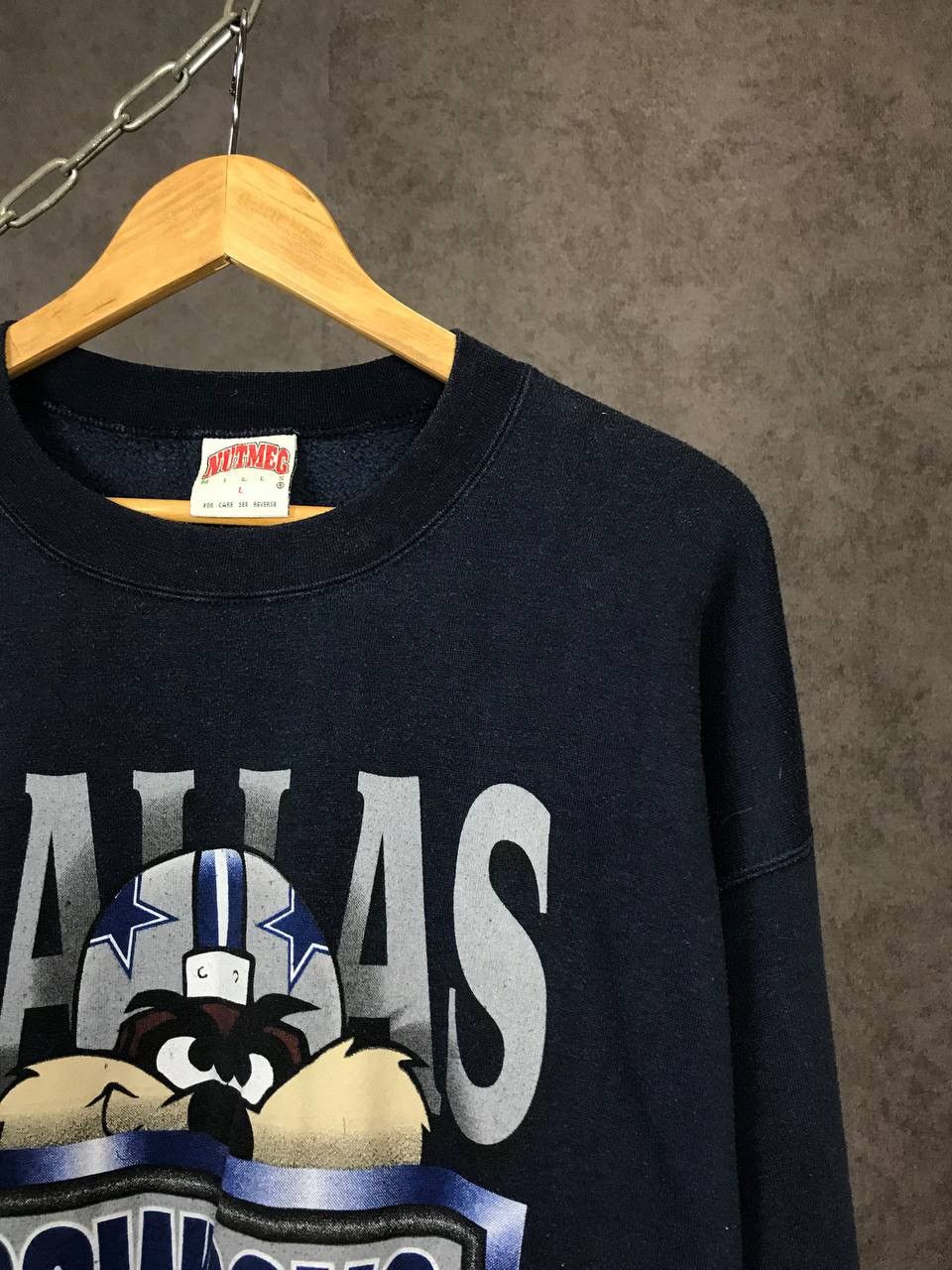 Nutmeg Dallas Cowboys 1995 Taz Warner Bros vintage sweatshirt Size US L / EU 52-54 / 3 - 2 Thumbnail