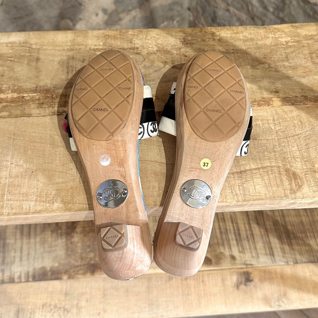 Chanel Chanel Vintage Graffiti Flower Accent Slip-on Wooden Sandals Size US 7 / IT 37 - 9 Thumbnail